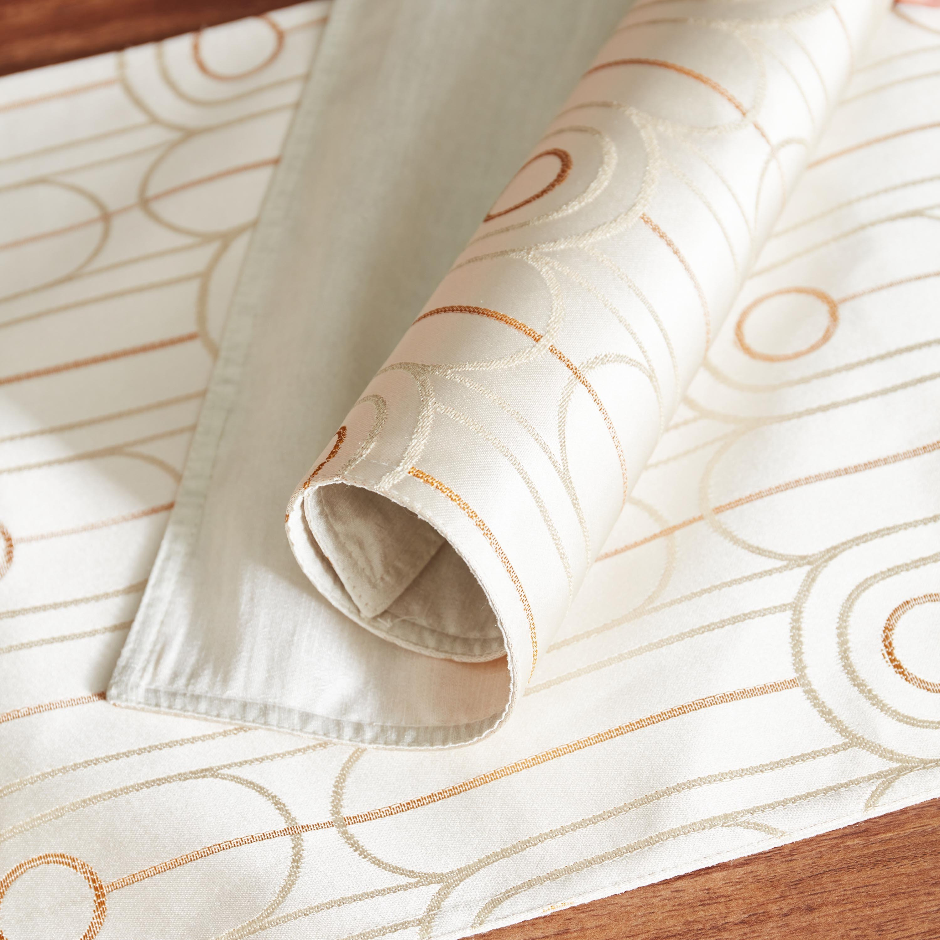 طقم لبادة صحون جاكارد قابل للاستخدام على الوجهين قطعتين من أمبريدج - 33x48 سم-hbxdecorandfurnishings-homefurnishings-tablelinens-image-3