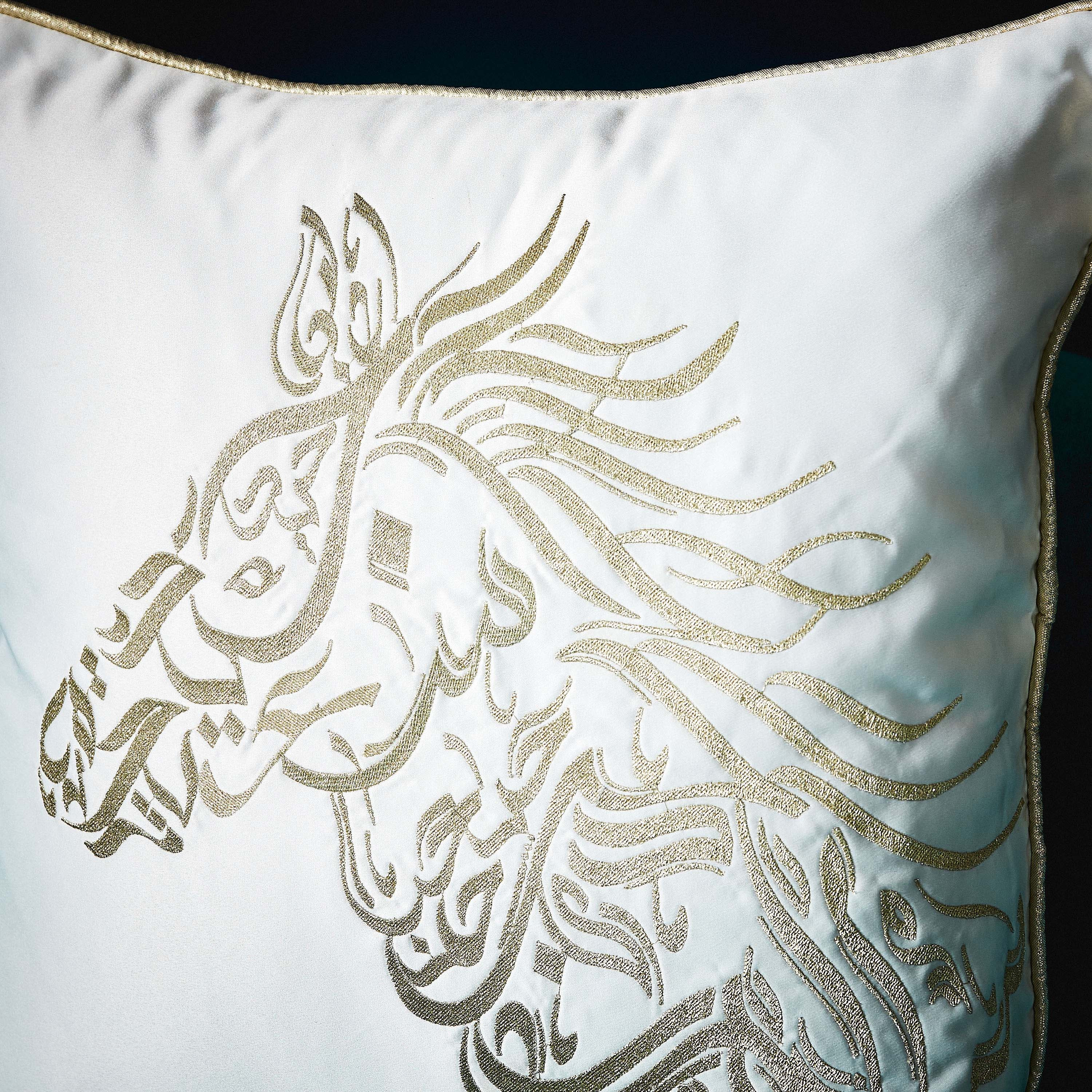 وسادة محشوة مطرّزة من كاليجرافي - 45x45 سم-hbxlivingroom-furnishings-cushionsandcovers-filledcushions-image-2