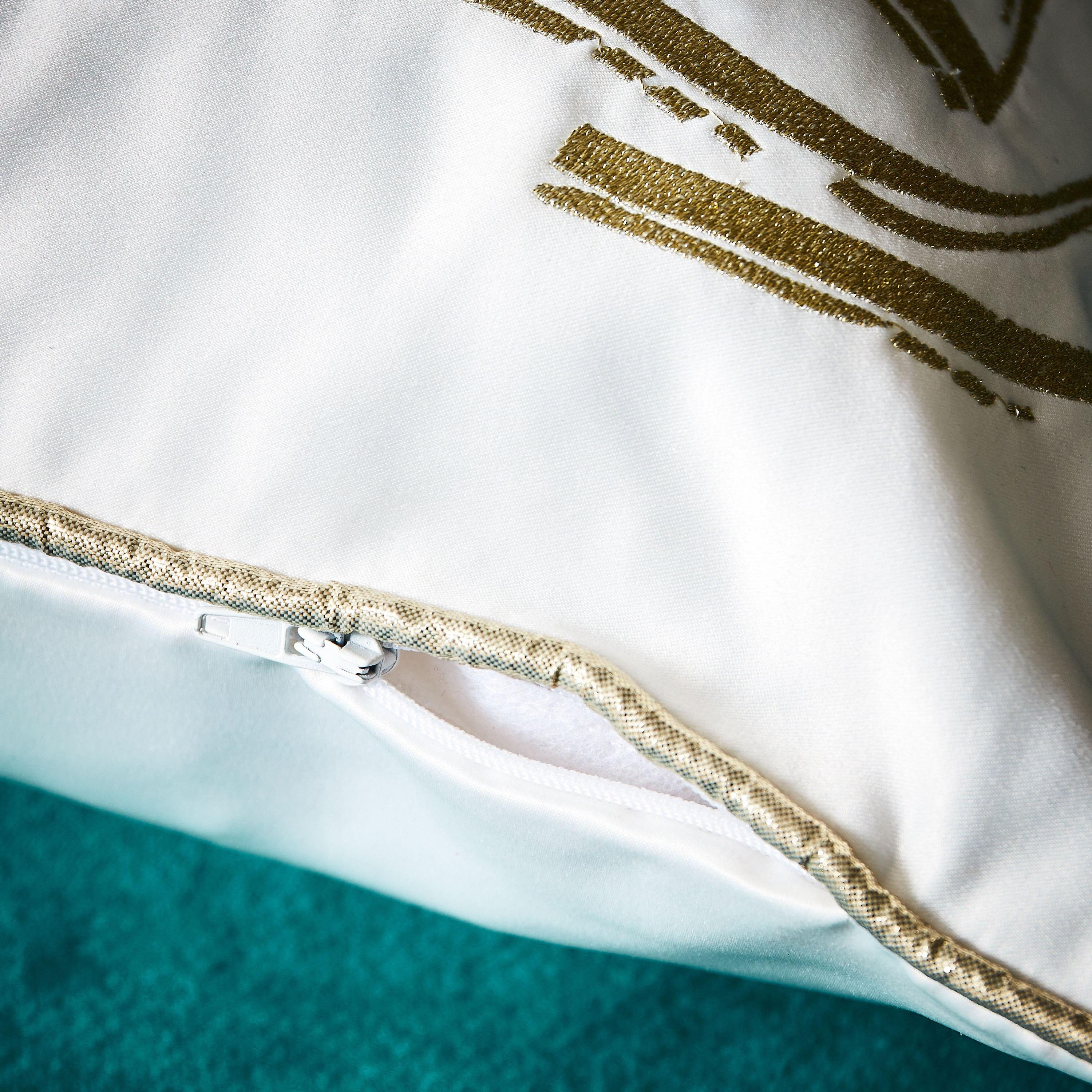 وسادة محشوة مطرّزة من كاليجرافي - 45x45 سم-hbxlivingroom-furnishings-cushionsandcovers-filledcushions-image-3