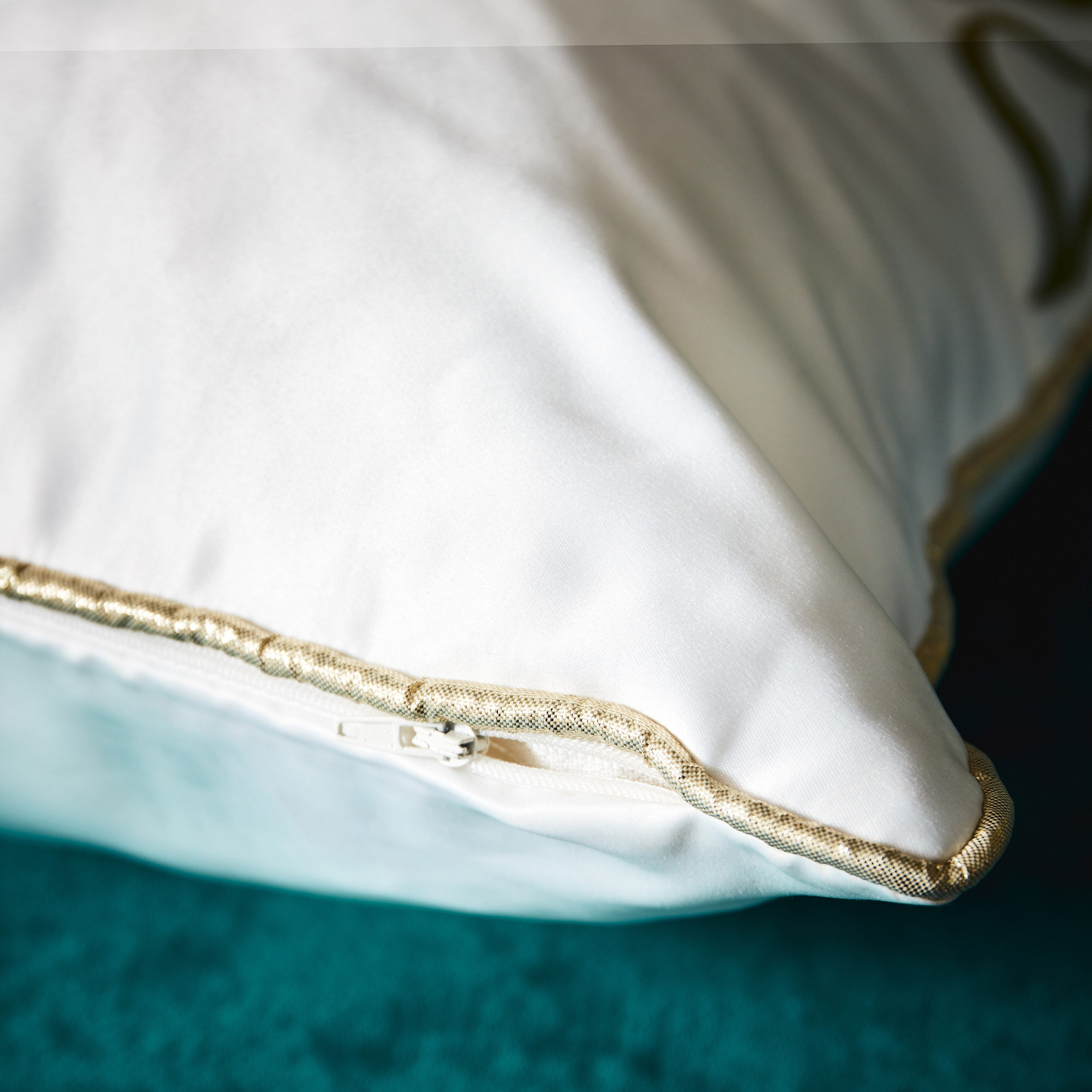 وسادة محشوة مطرّزة من كاليجرافي - 45x45 سم-hbxlivingroom-furnishings-cushionsandcovers-filledcushions-image-3