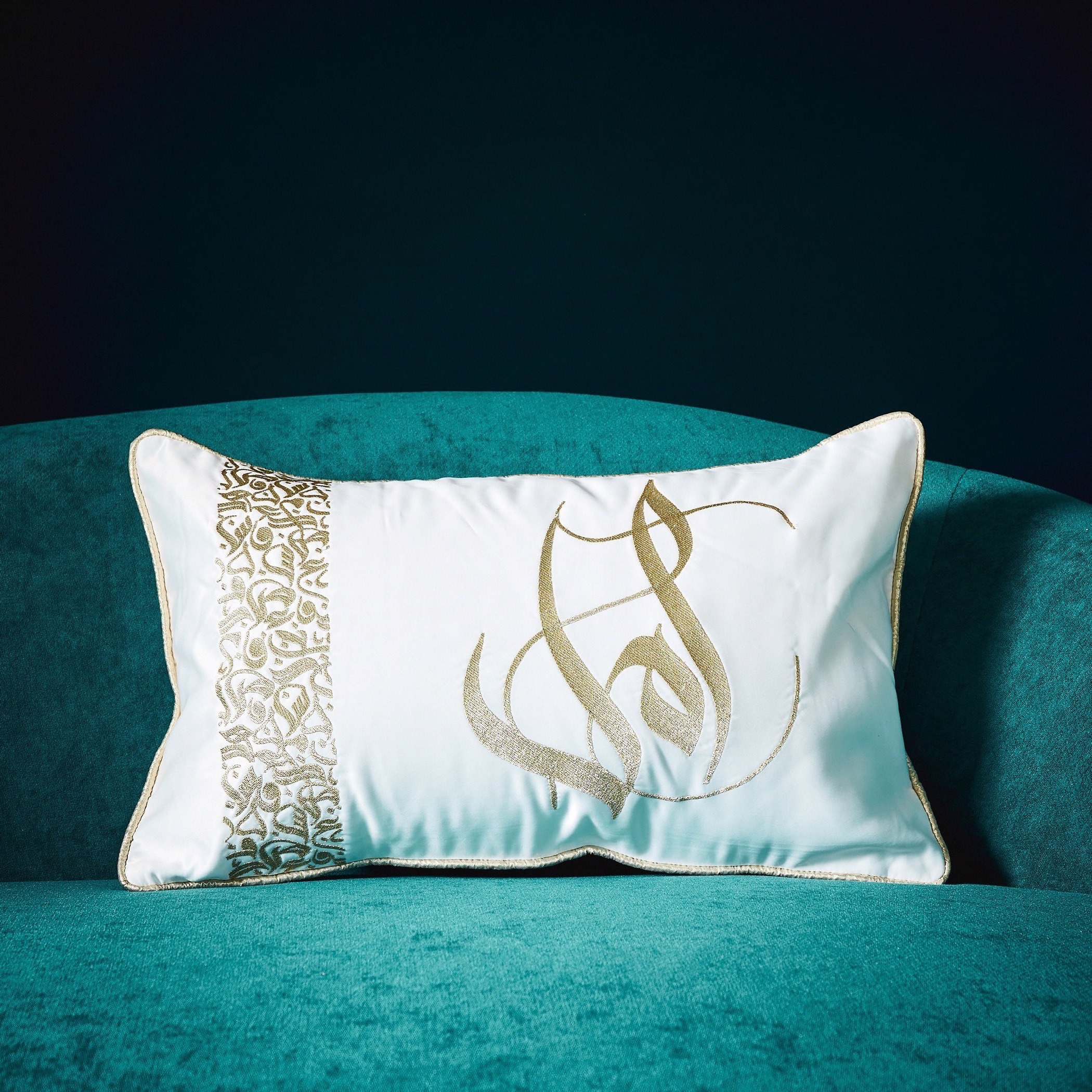 وسادة محشوة مطرّزة من كاليجرافي - 30x50 سم-hbxlivingroom-furnishings-cushionsandcovers-filledcushions-image-1