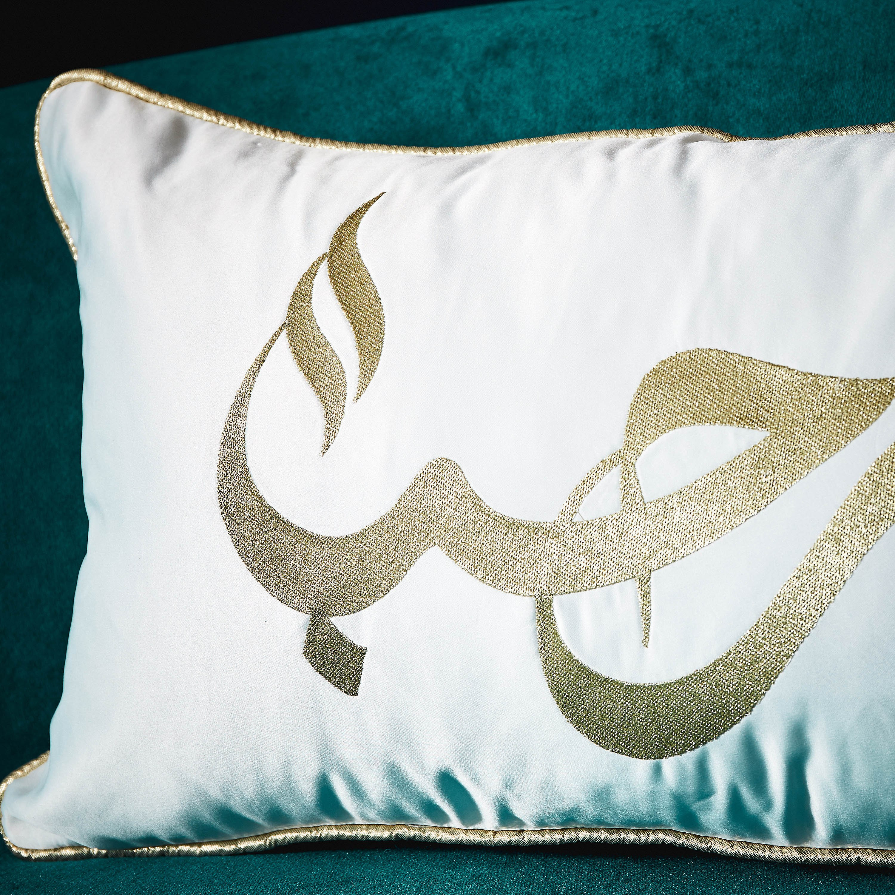 وسادة محشوة مطرّزة من كاليجرافي- 30x50 سم-hbxlivingroom-furnishings-cushionsandcovers-filledcushions-image-2