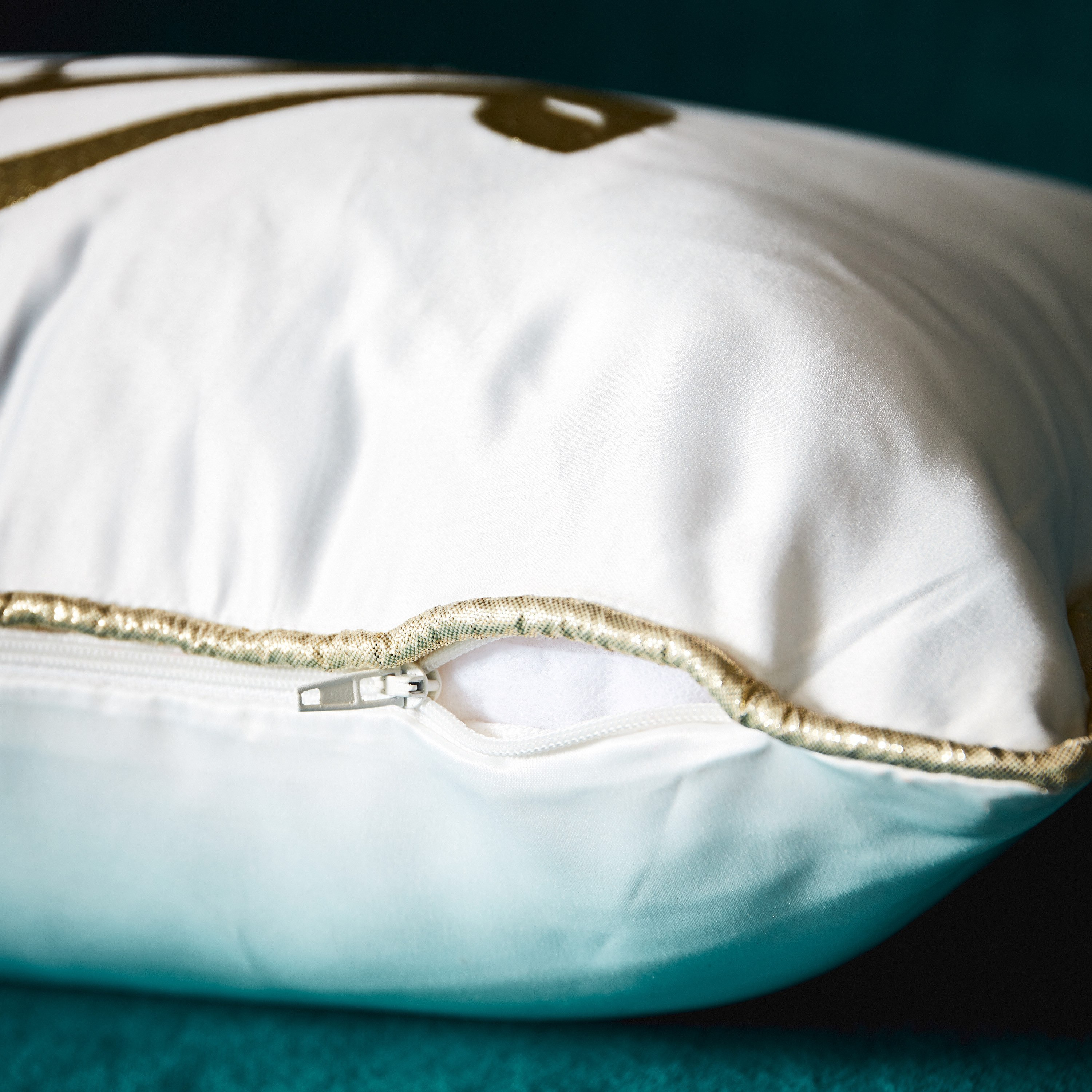 وسادة محشوة مطرّزة من كاليجرافي- 30x50 سم-hbxlivingroom-furnishings-cushionsandcovers-filledcushions-image-3