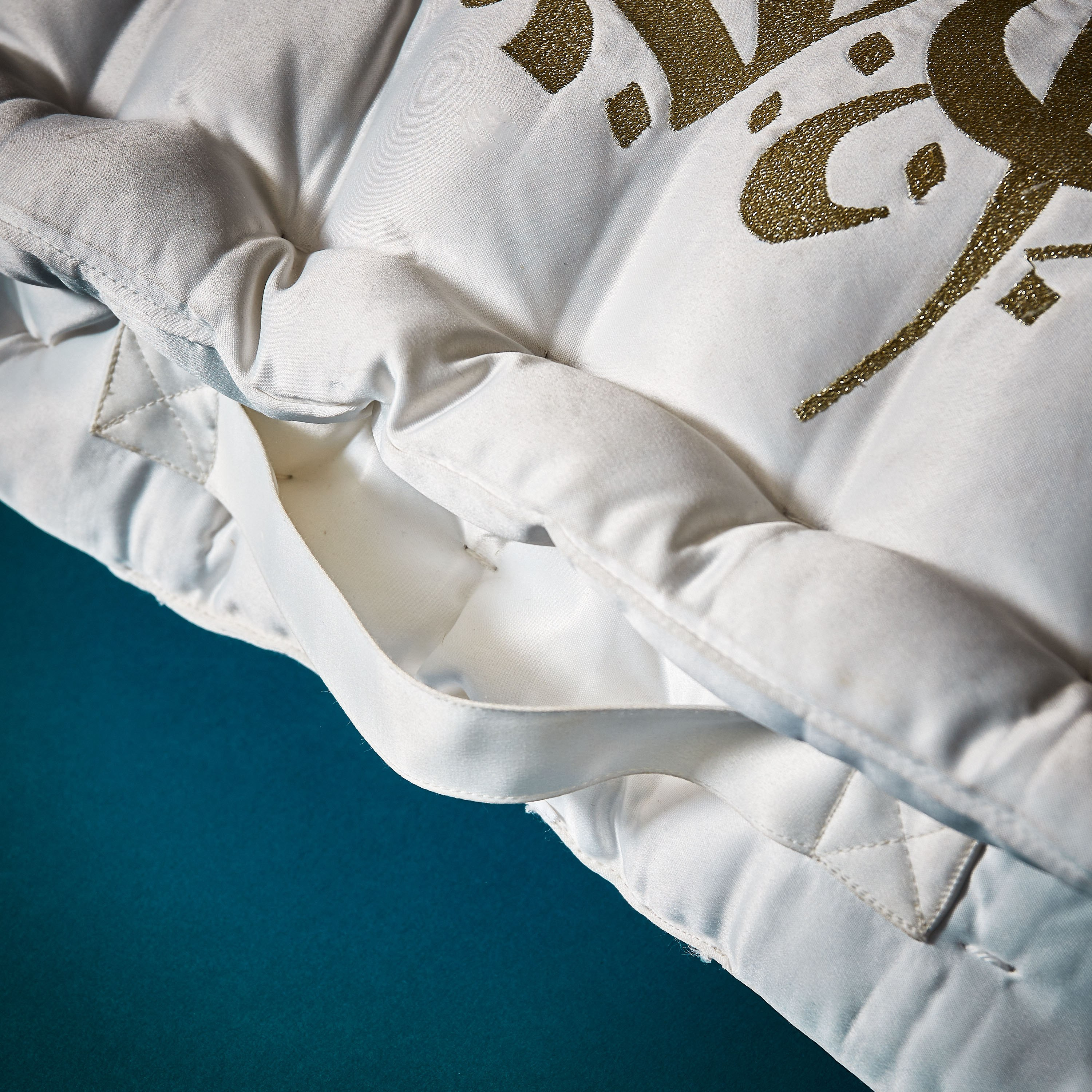 وسادة أرضية مطرّزة من كاليجرافي - 50x50x10 سم-hbxhomeware-hbxdecorandfurnishings-image-4
