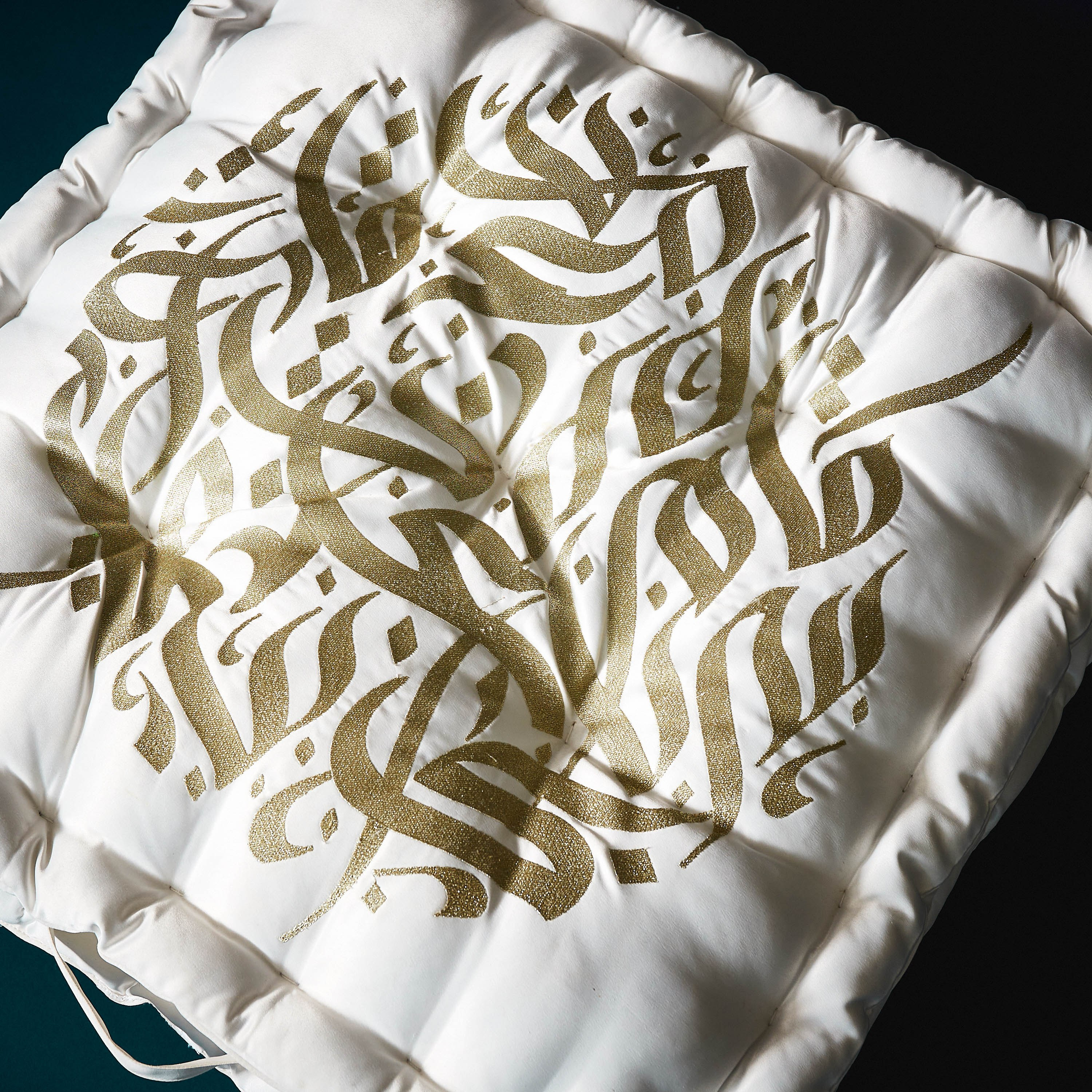 وسادة أرضية مطرّزة من كاليجرافي - 50x50x10 سم-hbxhomeware-hbxdecorandfurnishings-image-5