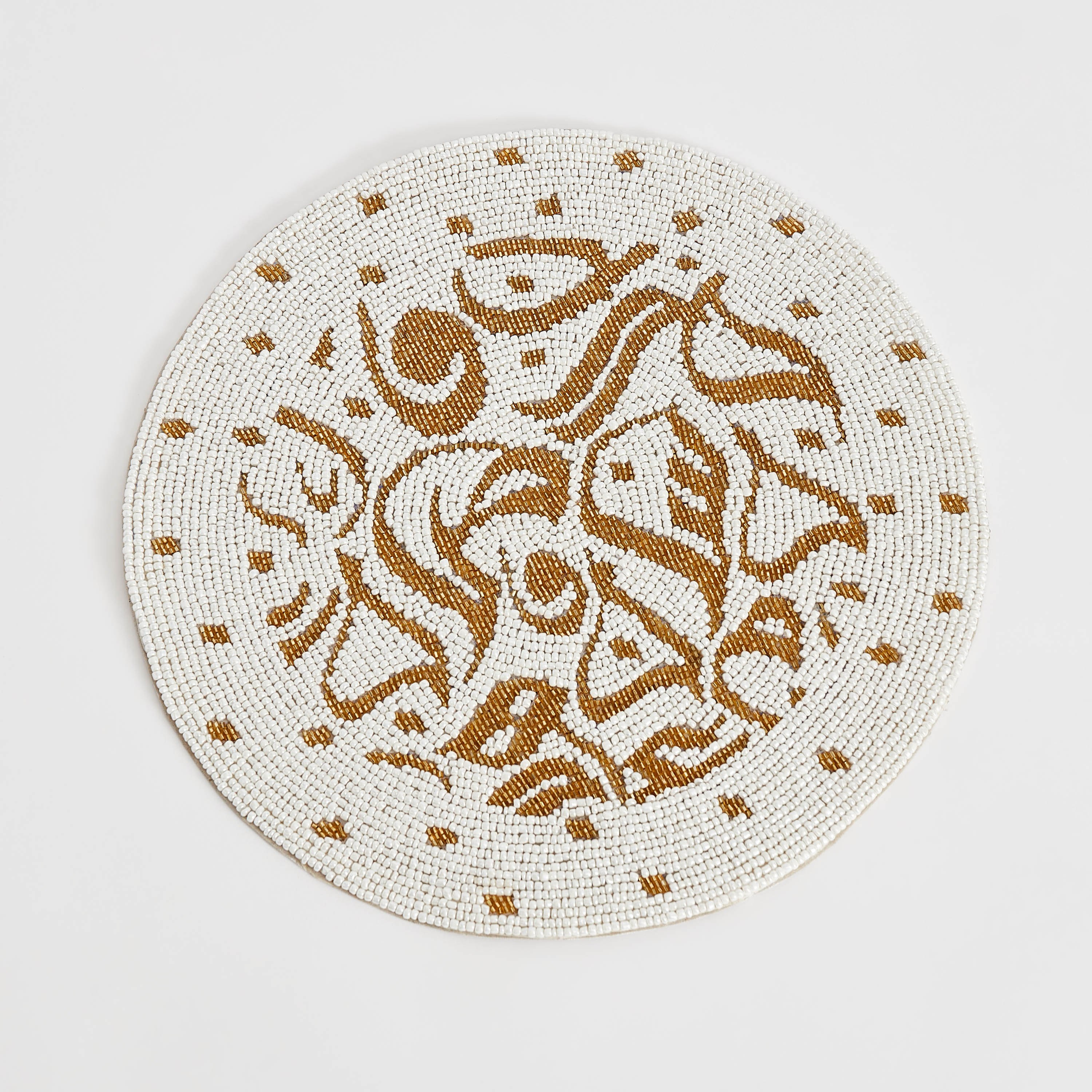 لبادة صحون مستديرة مزيّنة بالخرز من كاليجرافي - 30 سم-hbxdecorandfurnishings-homefurnishings-tablelinens-image-6