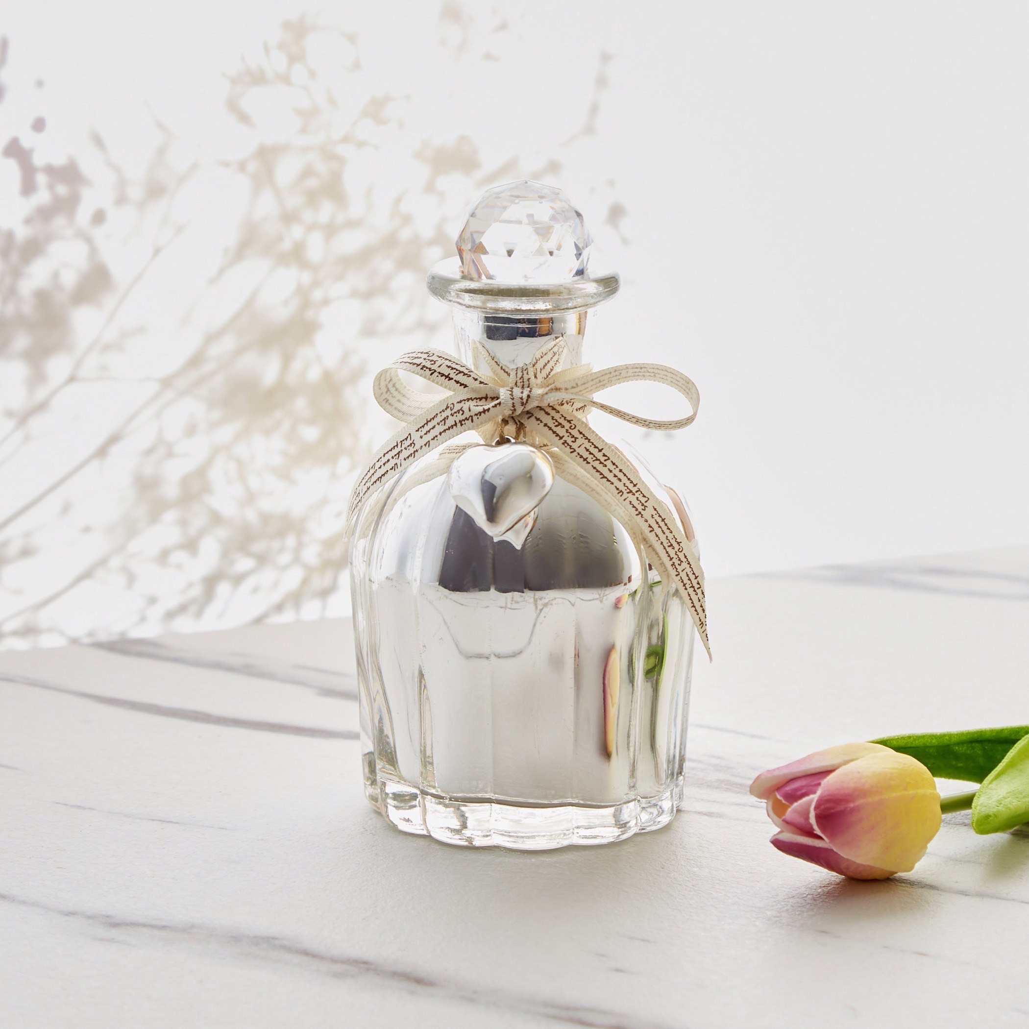 قارورة زجاج بسدادة وفيونكة من إيسلا ميركوري - 7×17 سم-hbxhomeware-homedecor-figurinesandornaments-image-1