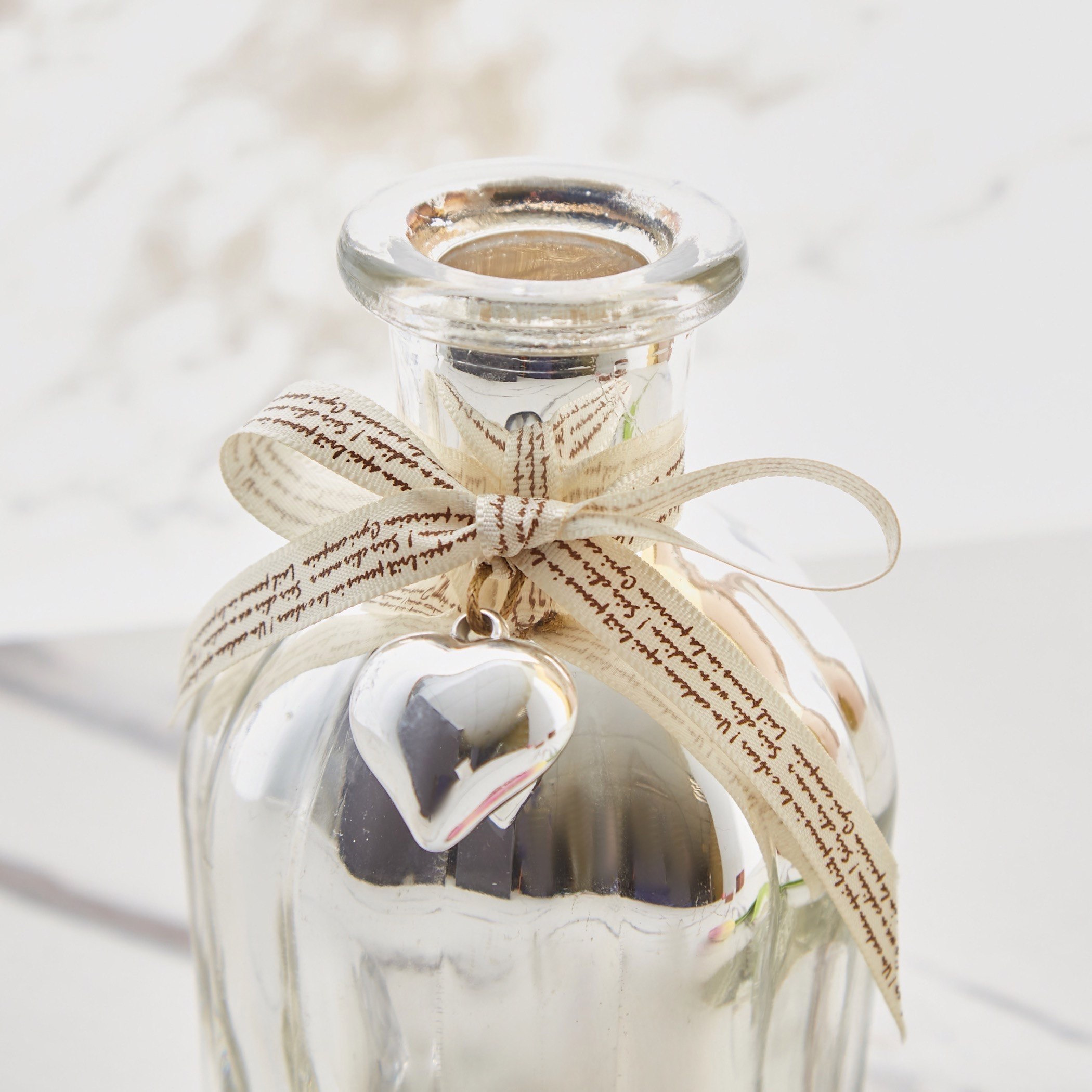 قارورة زجاج بسدادة وفيونكة من إيسلا ميركوري - 7×17 سم-hbxhomeware-homedecor-figurinesandornaments-image-3