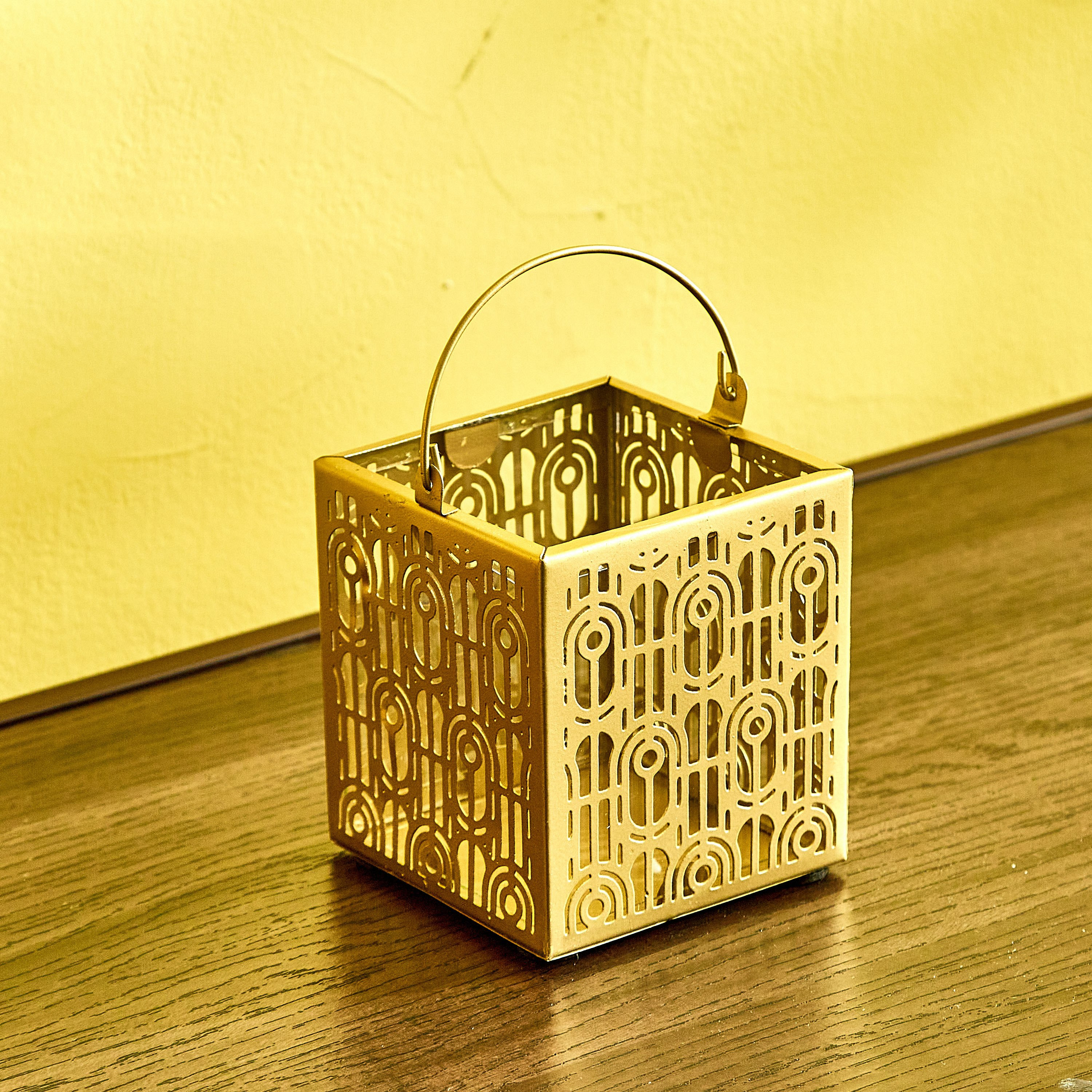 حامل شموع مربع معدني من أمبريدج إسراء - 10x10x10 سم-hbxlivingroom-decorandaccessories-candleholders-image-2
