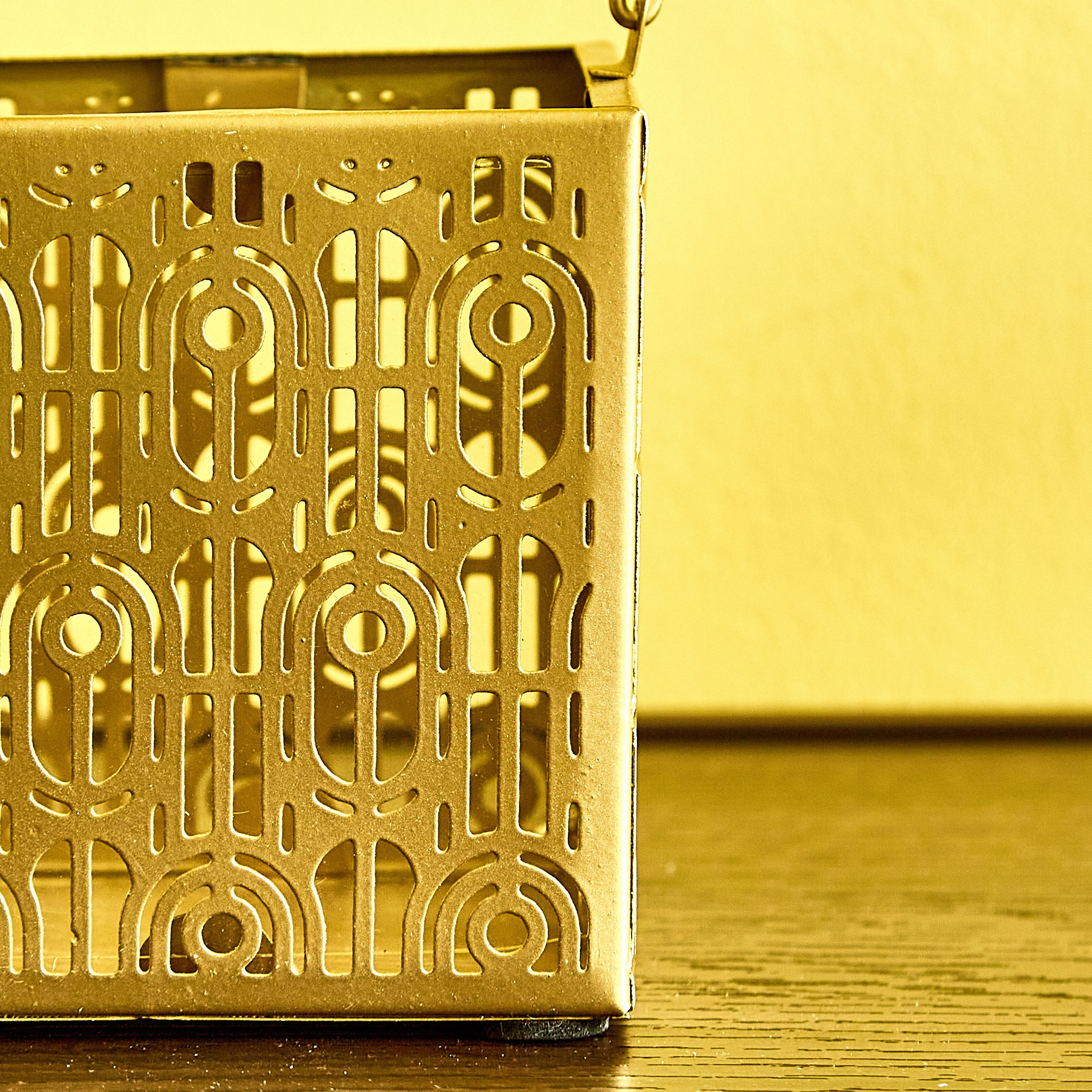 حامل شموع مربع معدني من أمبريدج إسراء - 10x10x10 سم-hbxlivingroom-decorandaccessories-candleholders-image-4