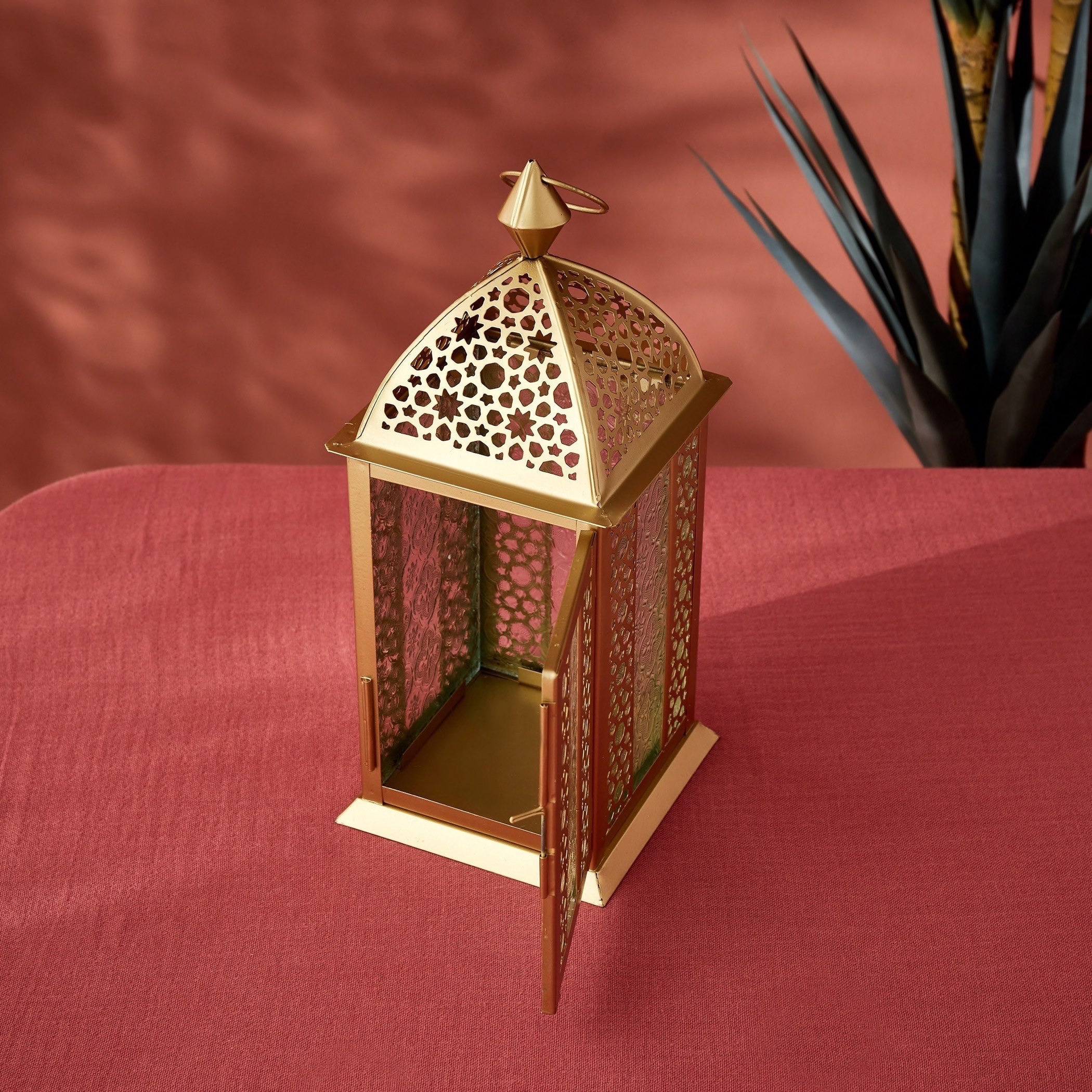 فانوس معدني مخطّط بتفاصيل مفرّغة من إسرا- 15.2x15.2x40.6 سم-PROMO_HB_AE_B1G1_250925-image-3