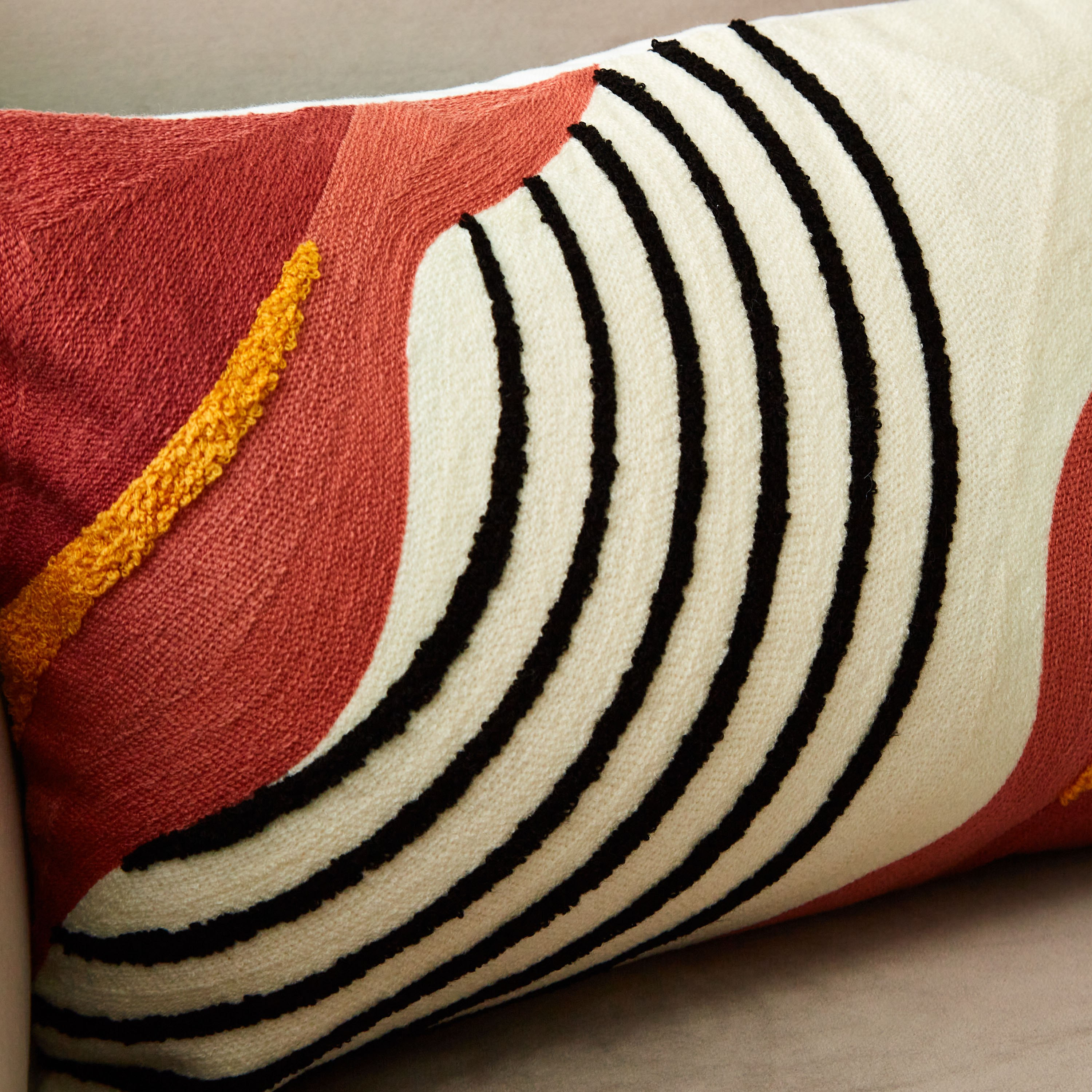 وسادة محشوة لويس من إيرلاين - 30x50 سم-hbxlivingroom-furnishings-cushionsandcovers-filledcushions-image-2