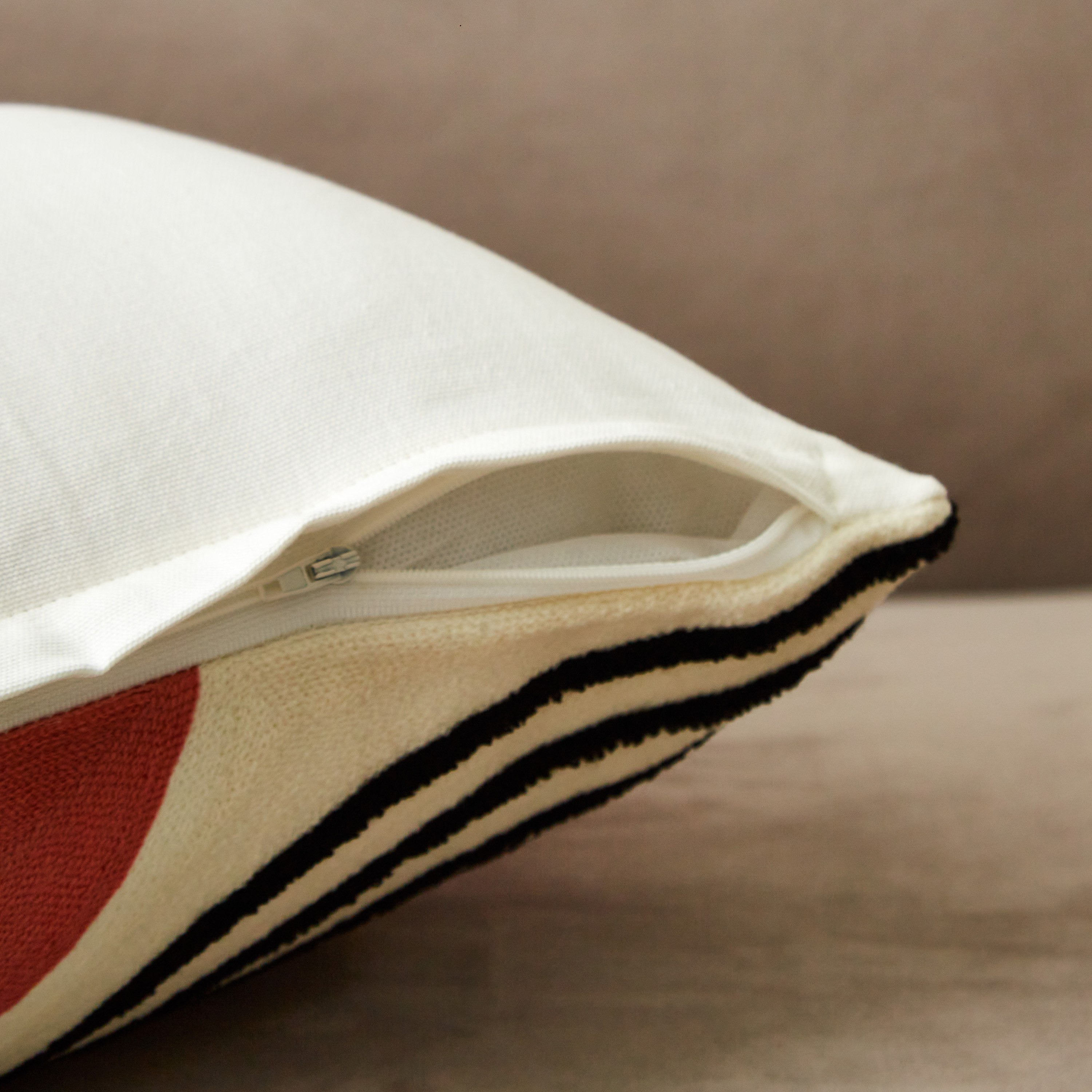 وسادة محشوة لويس من إيرلاين - 30x50 سم-hbxlivingroom-furnishings-cushionsandcovers-filledcushions-image-3