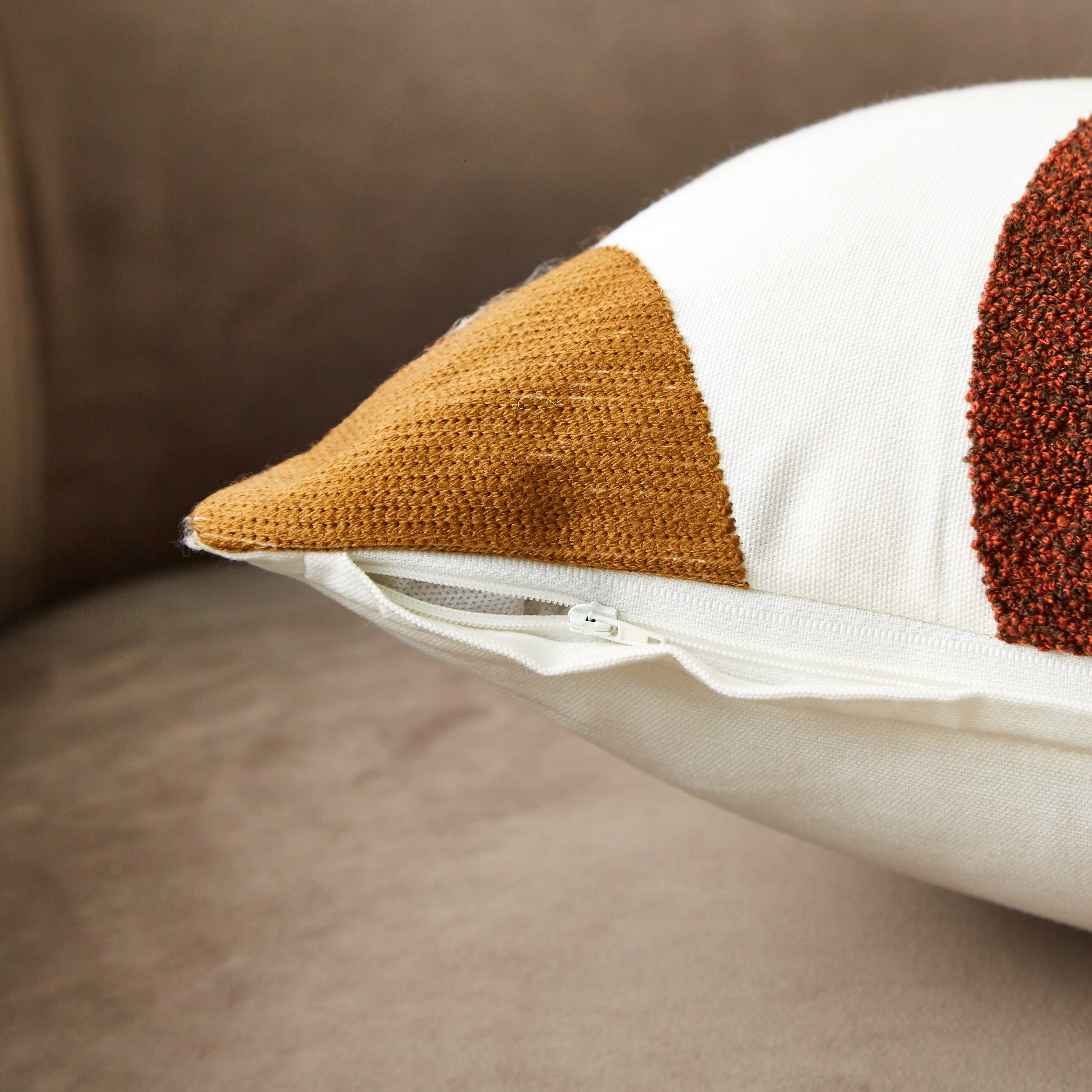 وسادة محشوة جاري من آرون - 30x50 سم-hbxlivingroom-furnishings-cushionsandcovers-filledcushions-image-3