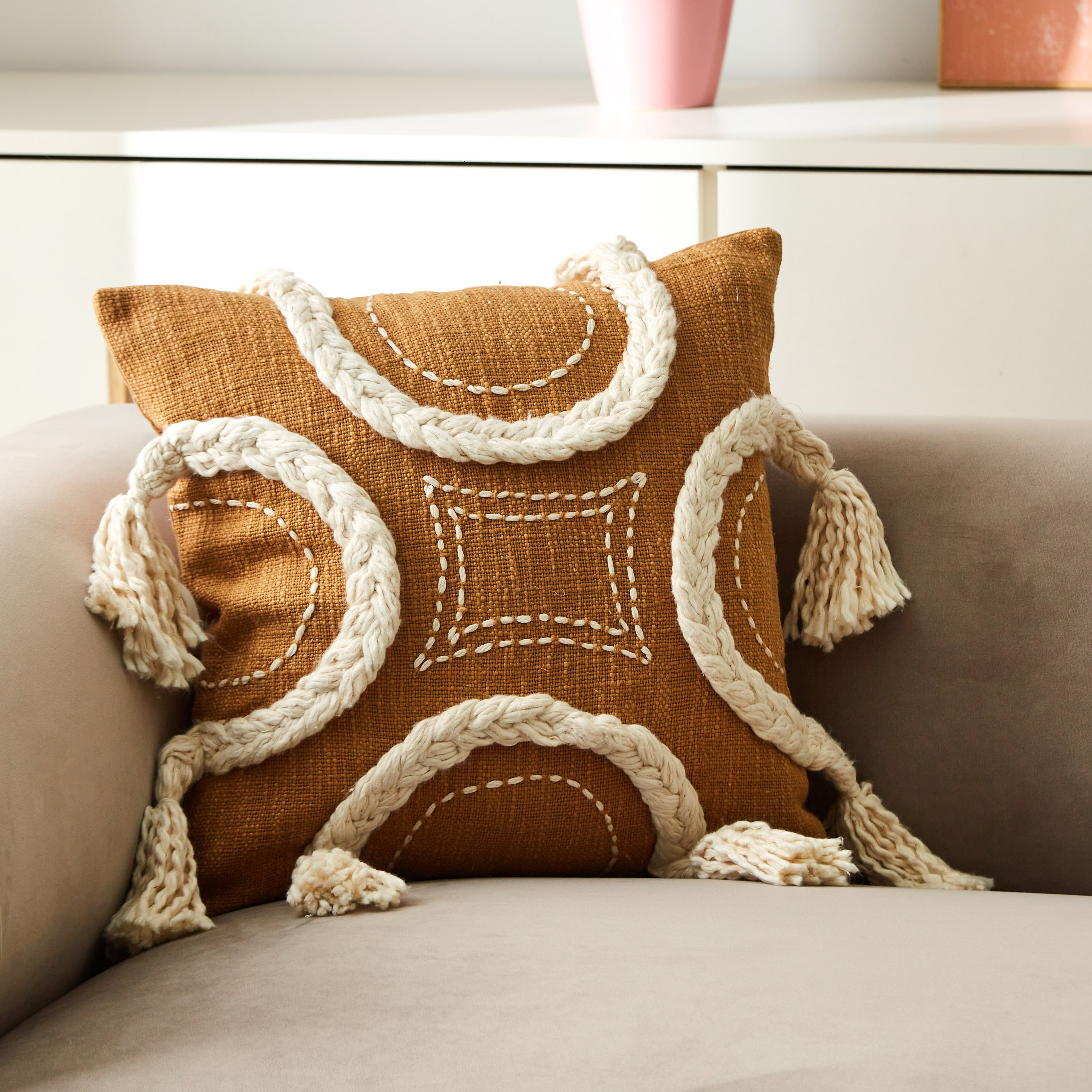 وسادة محشوة هاري من آرون - 45x45 سم-hbxlivingroom-furnishings-cushionsandcovers-filledcushions-image-1