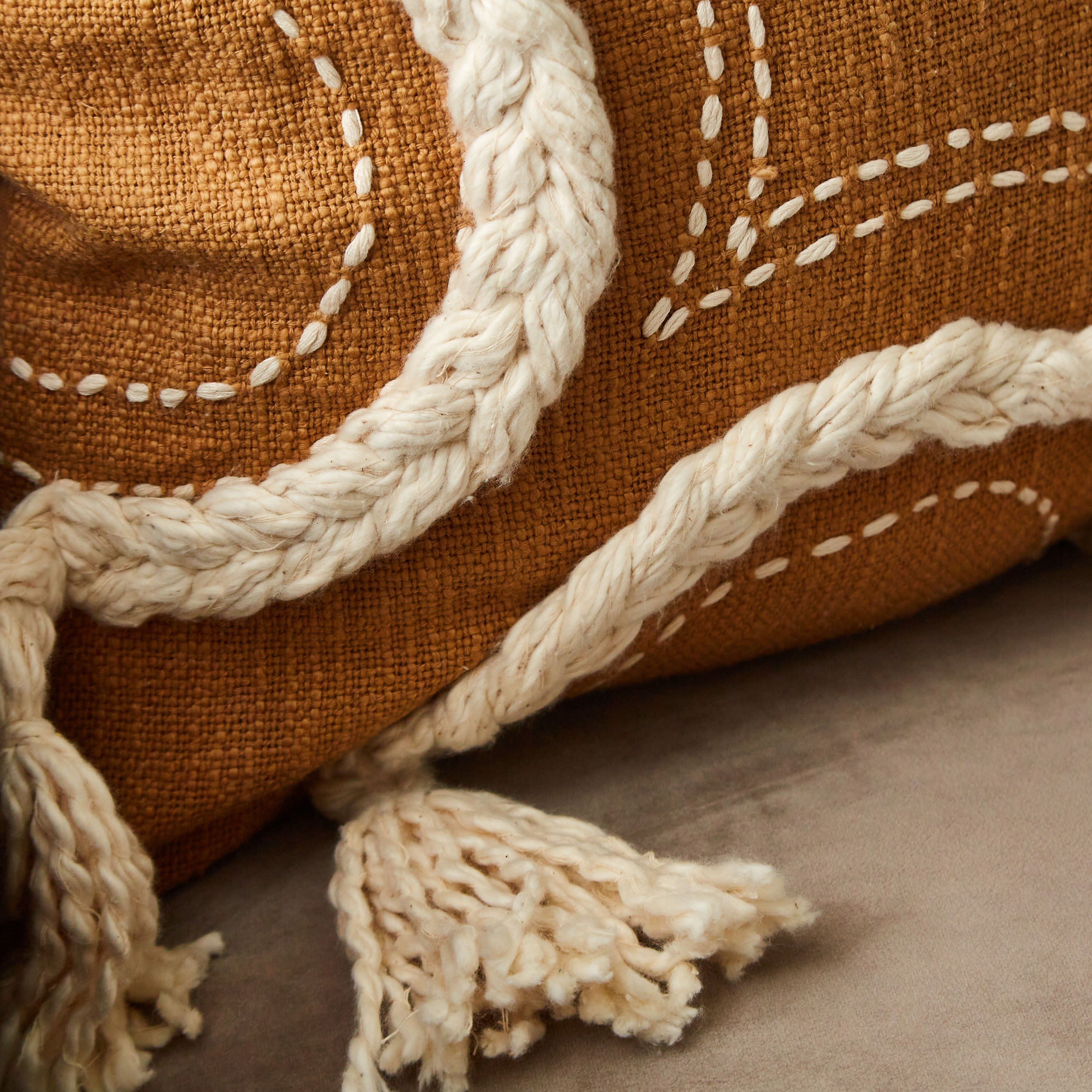 وسادة محشوة هاري من آرون - 45x45 سم-hbxlivingroom-furnishings-cushionsandcovers-filledcushions-image-2