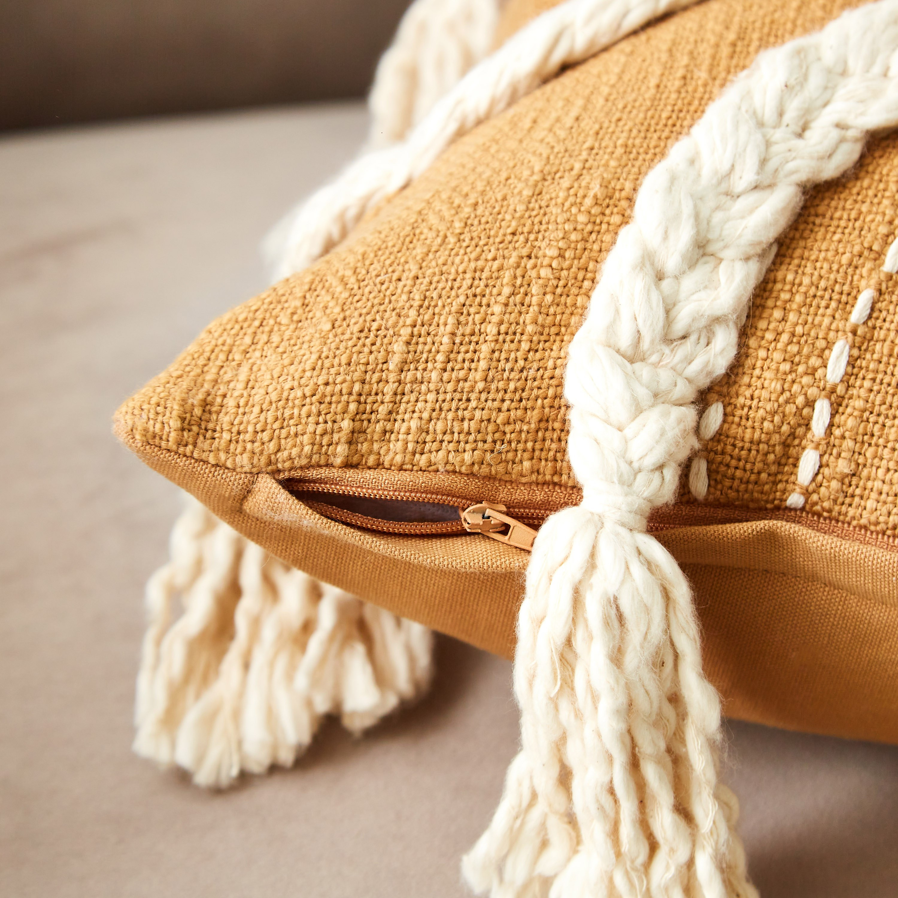 وسادة محشوة هاري من آرون - 45x45 سم-hbxlivingroom-furnishings-cushionsandcovers-filledcushions-image-3