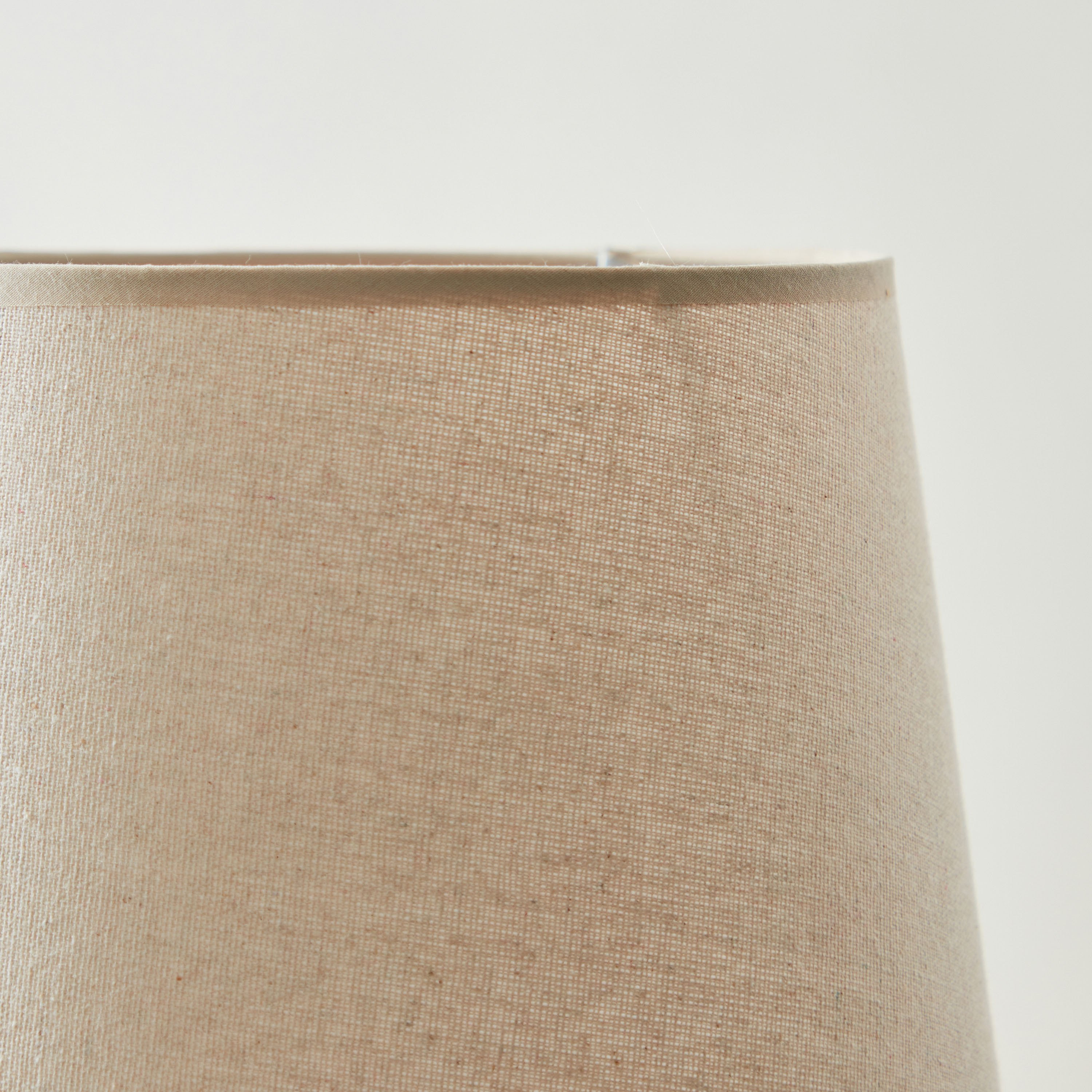 مصباح طاولة سيراميك بغطاء من ألور - 25x25x37 سم-hbxlivingroom-lighting-tablelamps-image-4