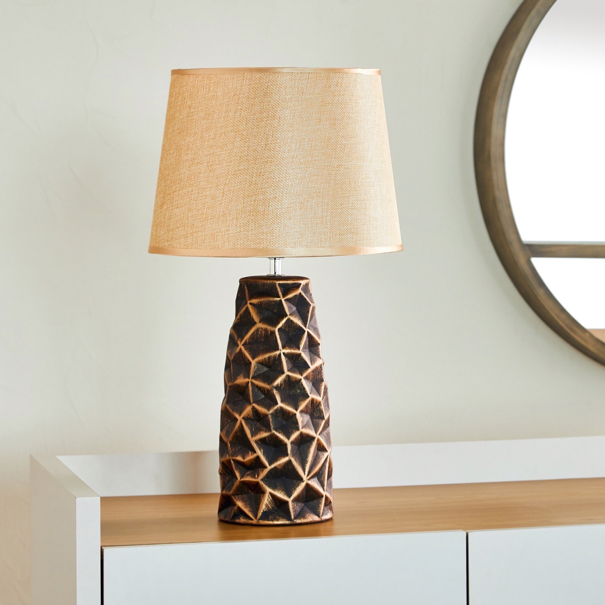 مصباح طاولة سيراميك بقاعدة بارزة الملمس من ألور - 27x27x49 سم-hbxlivingroom-lighting-tablelamps-image-1