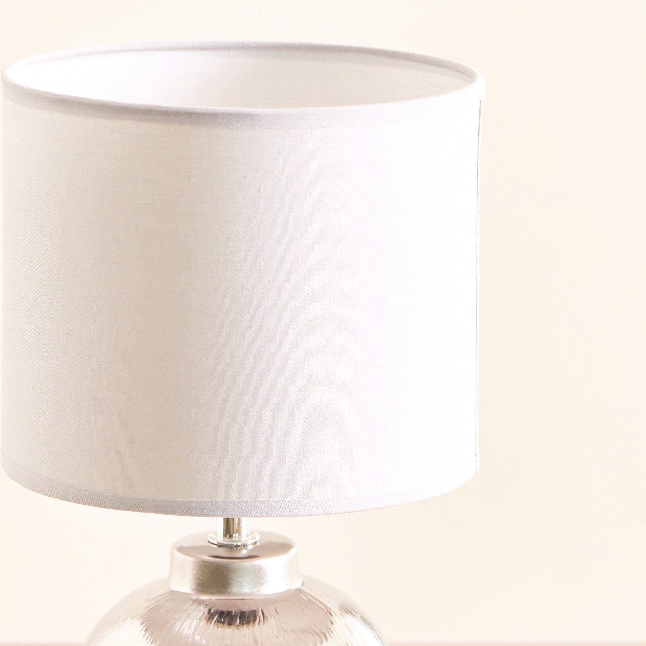 مصباح طاولة سيراميك بغطاء من ألور - 19x19x33 سم-hbxlivingroom-lighting-tablelamps-image-4