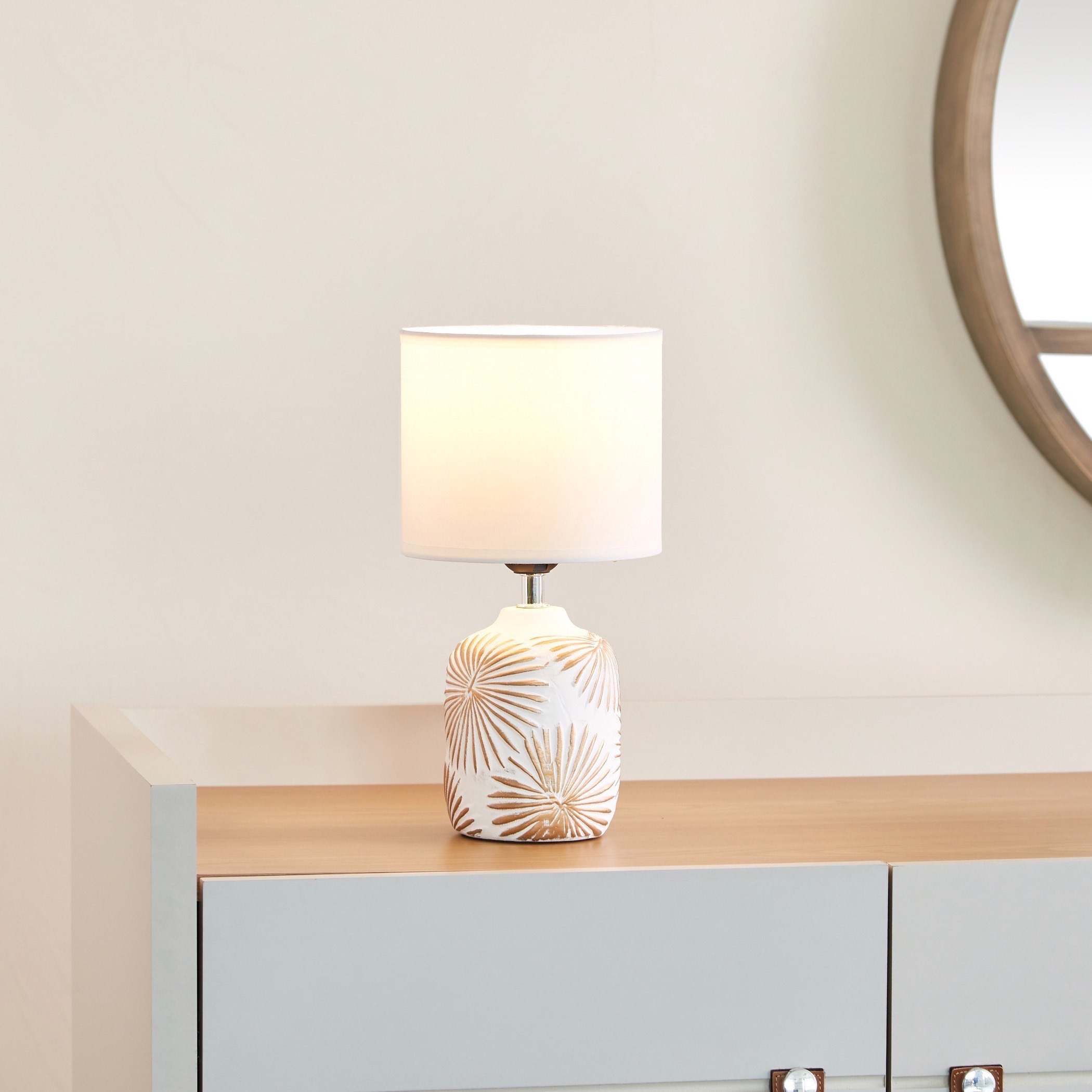 مصباح طاولة سيراميك بقاعدة بارزة الملمس من ألور - 15x15x28 سم-hbxlivingroom-lighting-tablelamps-image-2