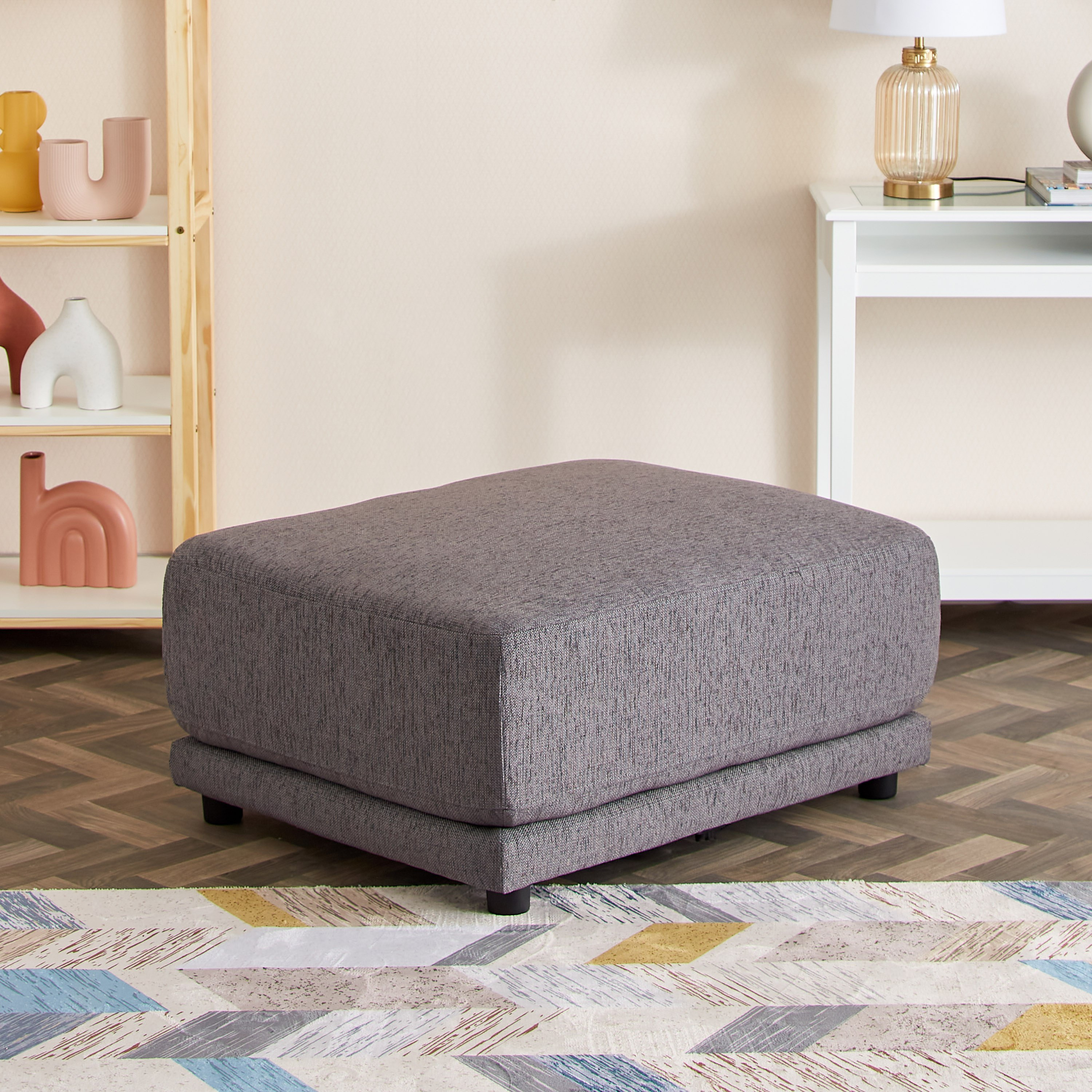 مقعد عثماني من سيمنتينو-hbxlivingroom-sofasandarmchairs-ottomansandfootstools-image-3