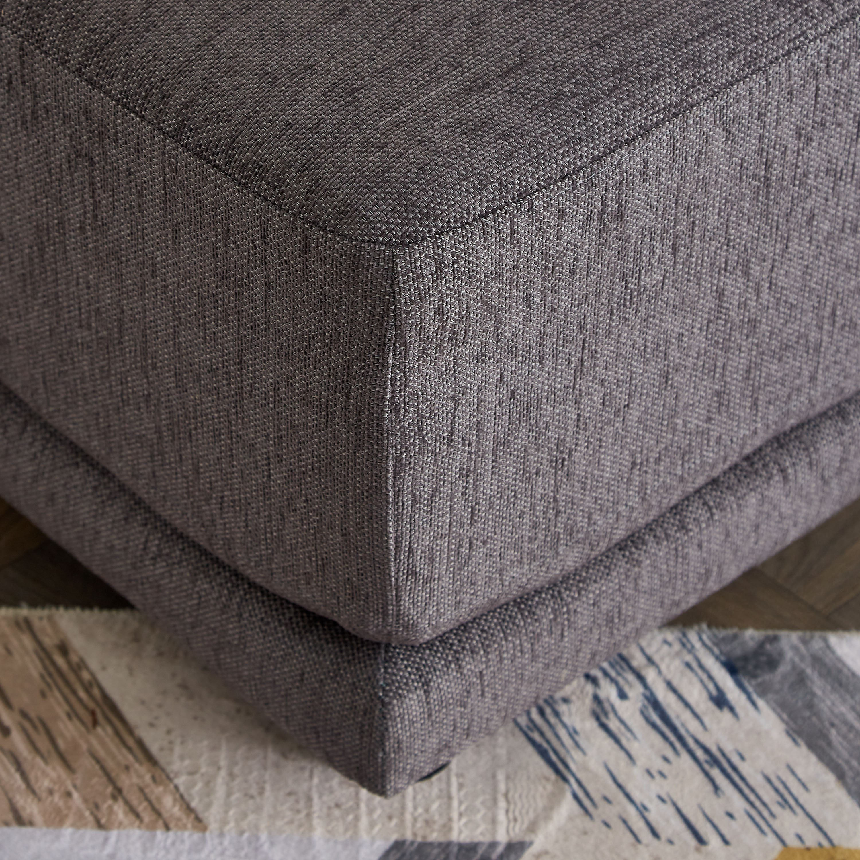 مقعد عثماني من سيمنتينو-hbxlivingroom-sofasandarmchairs-ottomansandfootstools-image-4