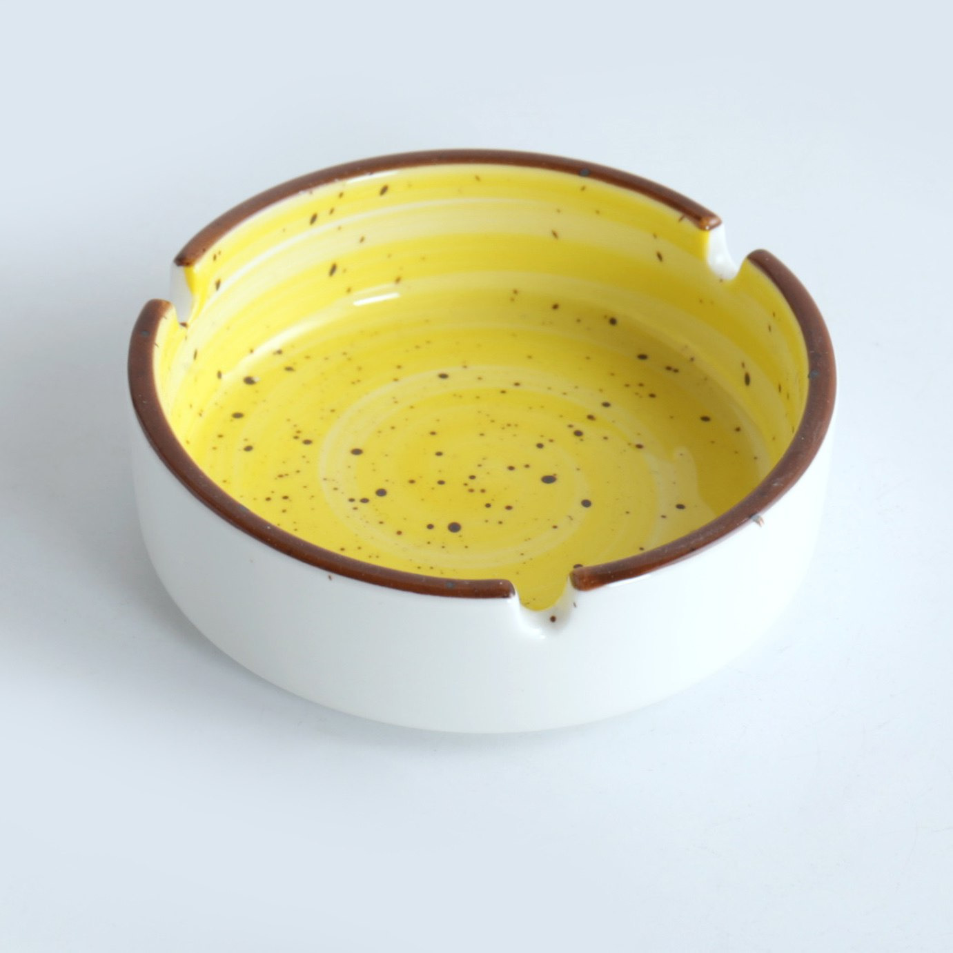 منفضة سجائر بورسلين مستديرة من سبكتروم - 10 سم-hbxhomeware-hbxkitchen-image-1