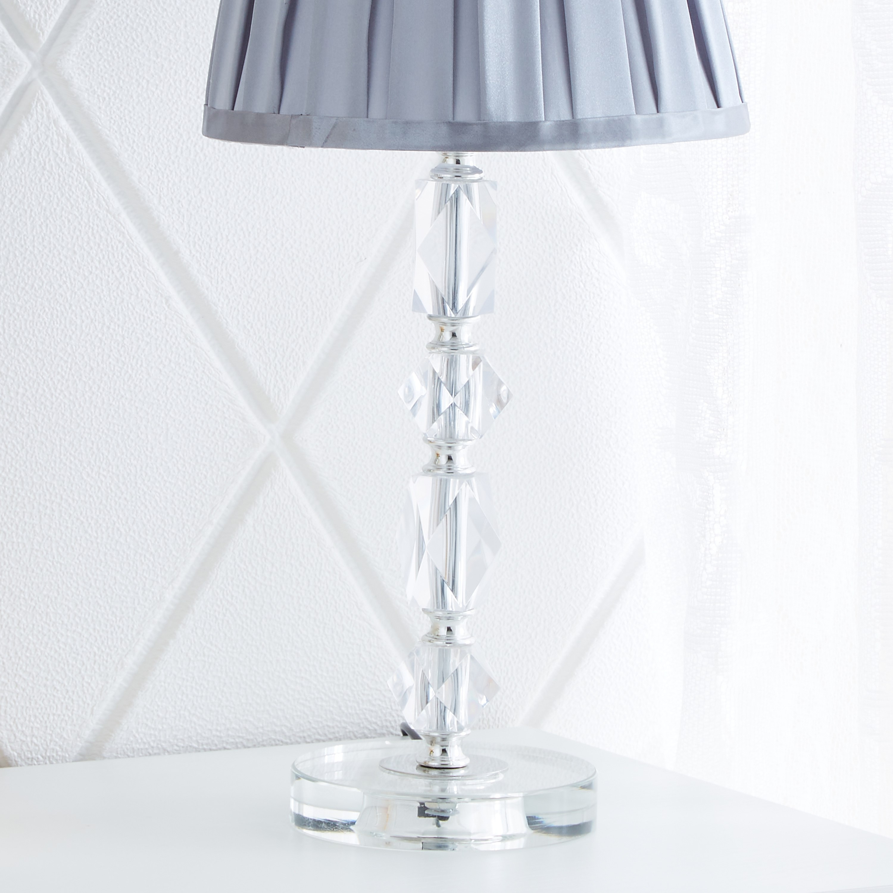 مصباح طاولة بقاعدة كريستال من نوفيلتي - 23x23x48 سم-hbxlivingroom-lighting-tablelamps-image-4