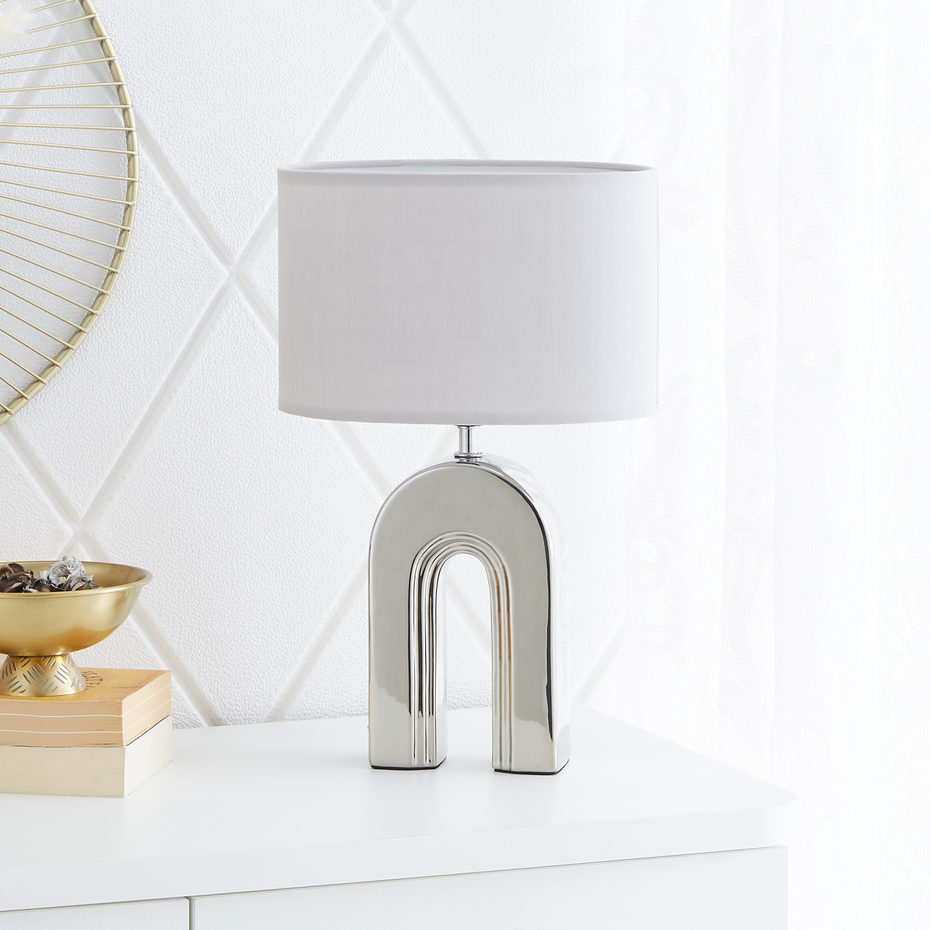 مصباح طاولة بقاعدة سيراميك على شكل حرف N من نوفيليتي - 25x15x39 سم-hbxlivingroom-lighting-tablelamps-image-1