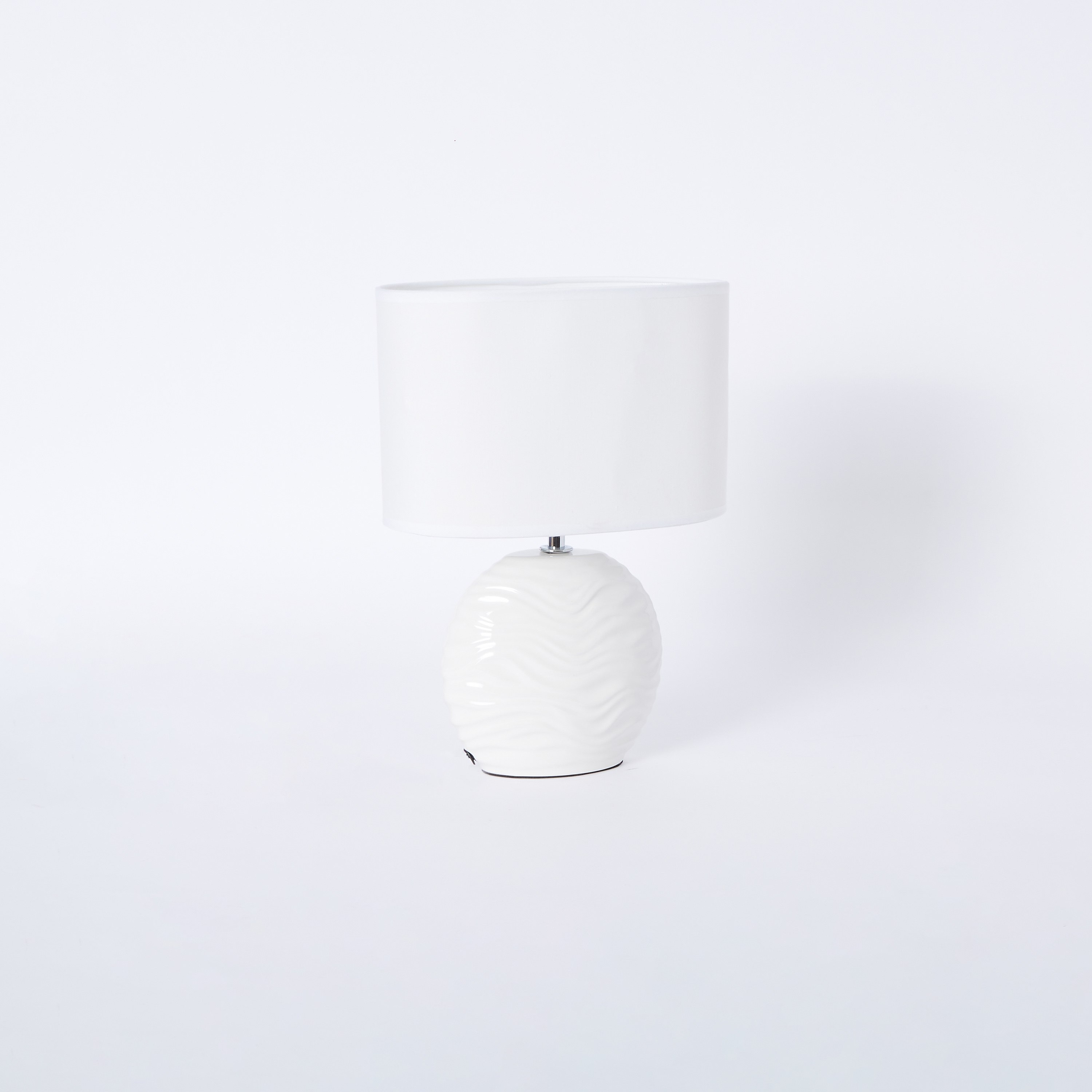مصباح طاولة بقاعدة سيراميك بتصميم بارز الملمس من نوفيلتي - 24x13x34 سم-hbxlivingroom-lighting-tablelamps-image-5