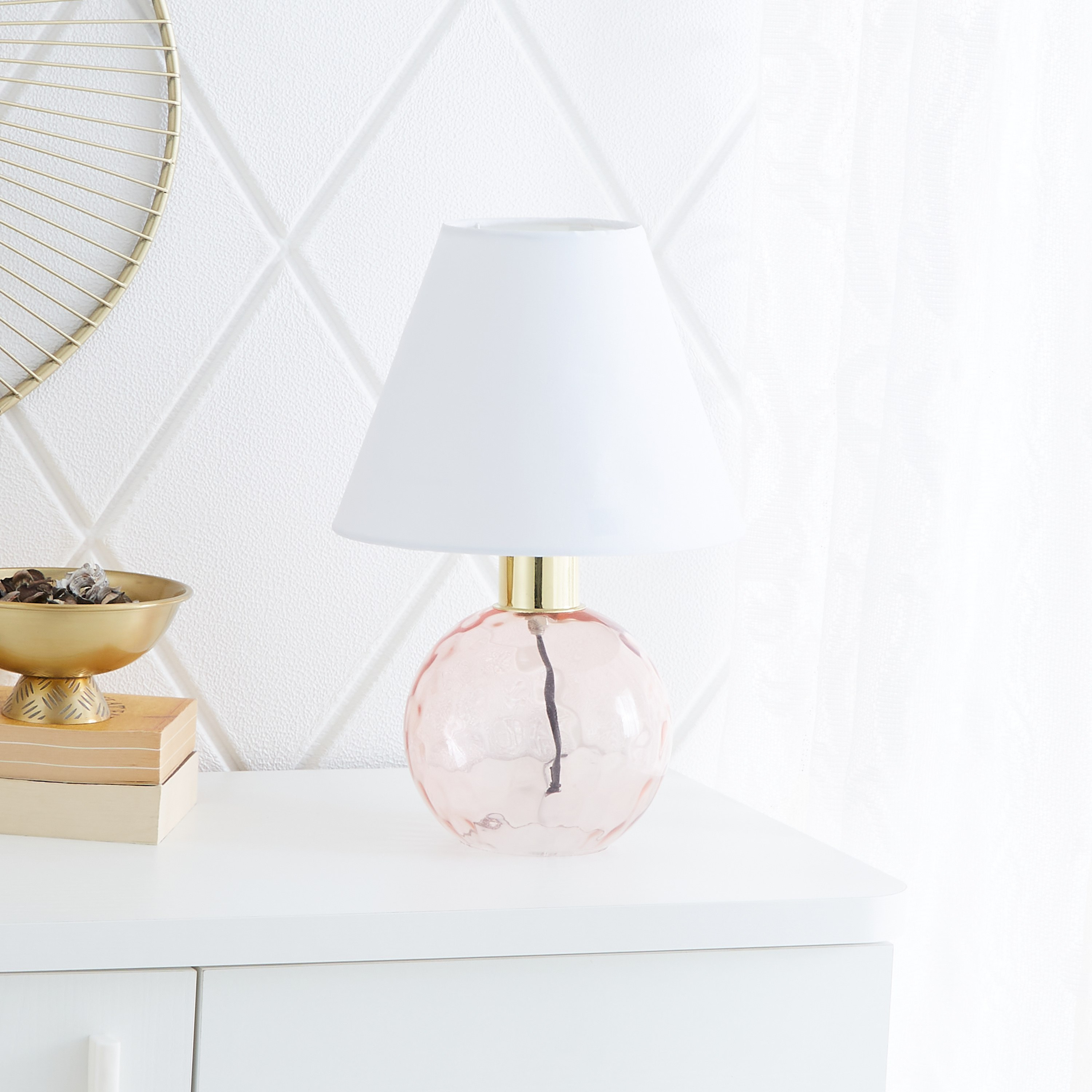 مصباح طاولة بقاعدة مستديرة زجاجية بارزة الملمس من نوفيلتي - 23x23x34 سم-hbxlivingroom-lighting-tablelamps-image-1