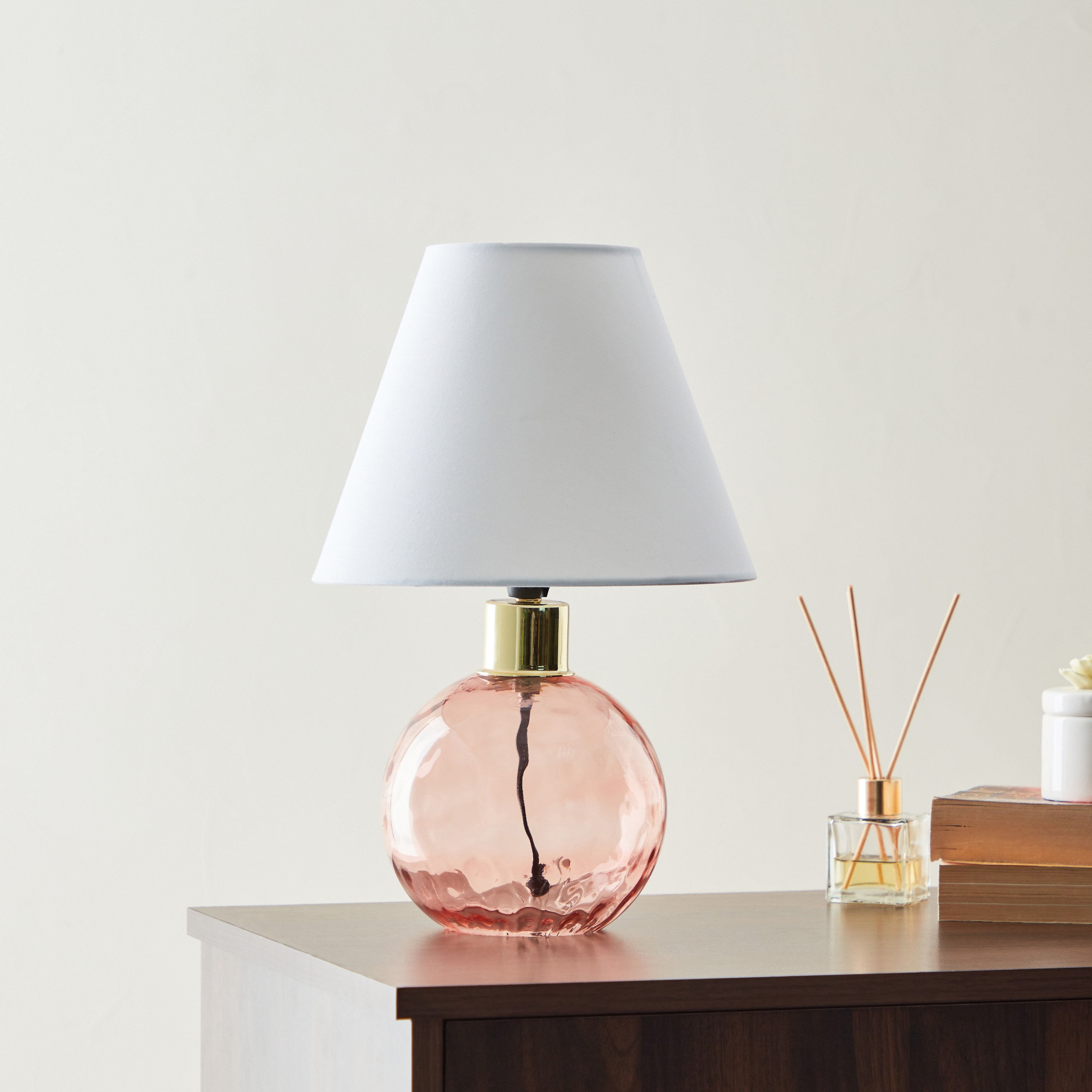 مصباح طاولة بقاعدة زجاجية من نوفيلتي - 23x23x34 سم-hbxlivingroom-lighting-tablelamps-image-5