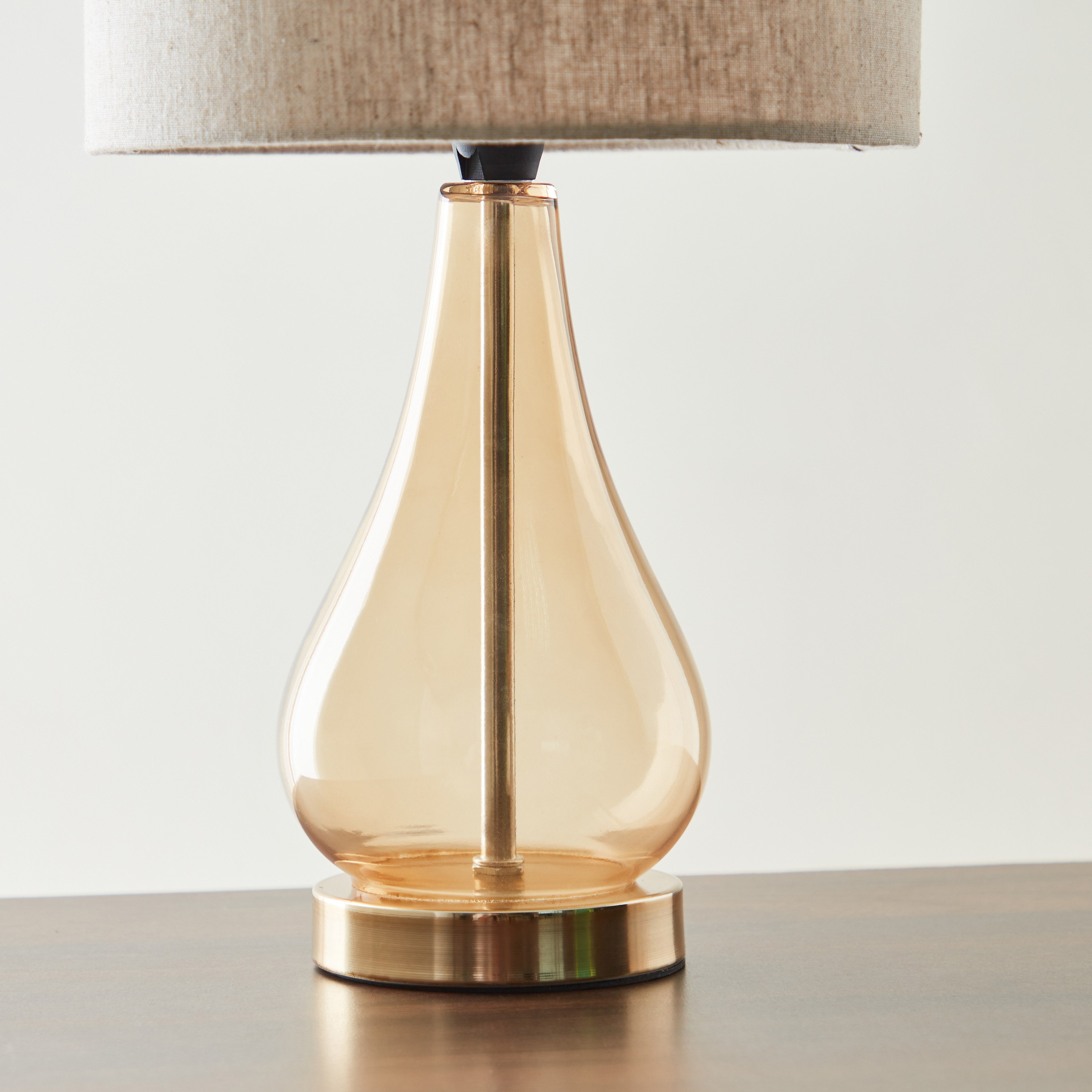 مصباح طاولة بقاعدة زجاج من نوفيلتي - 22x22x38 سم-hbxlivingroom-lighting-tablelamps-image-3