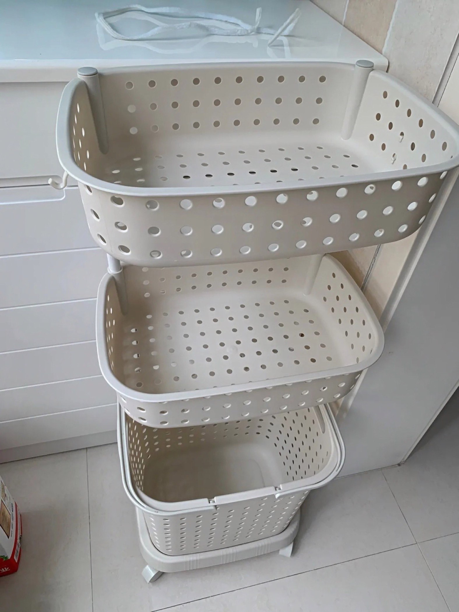 سلة غسيل ترولي بـ3 طوابق بعجلات من نيو - 44x32.5x103 سم-hbxbathroom-bathroomstorage-laundryhampers-image-4