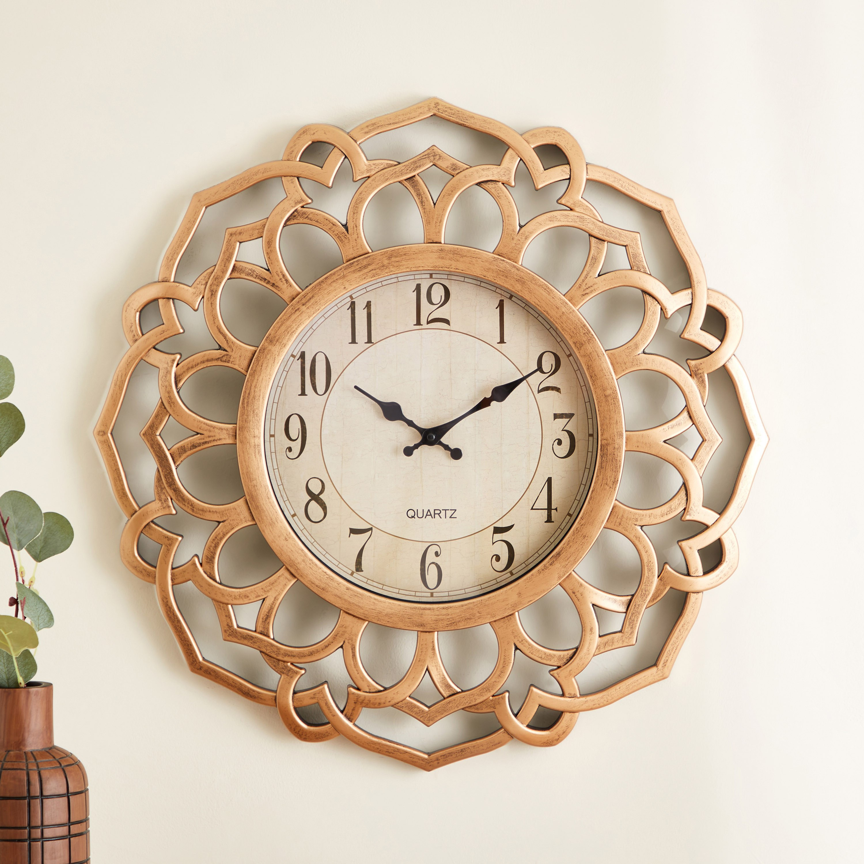ساعة حائط بحواف من دلفين - 61x5 سم-hbxdiningroom-decorandaccessories-clocks-image-1