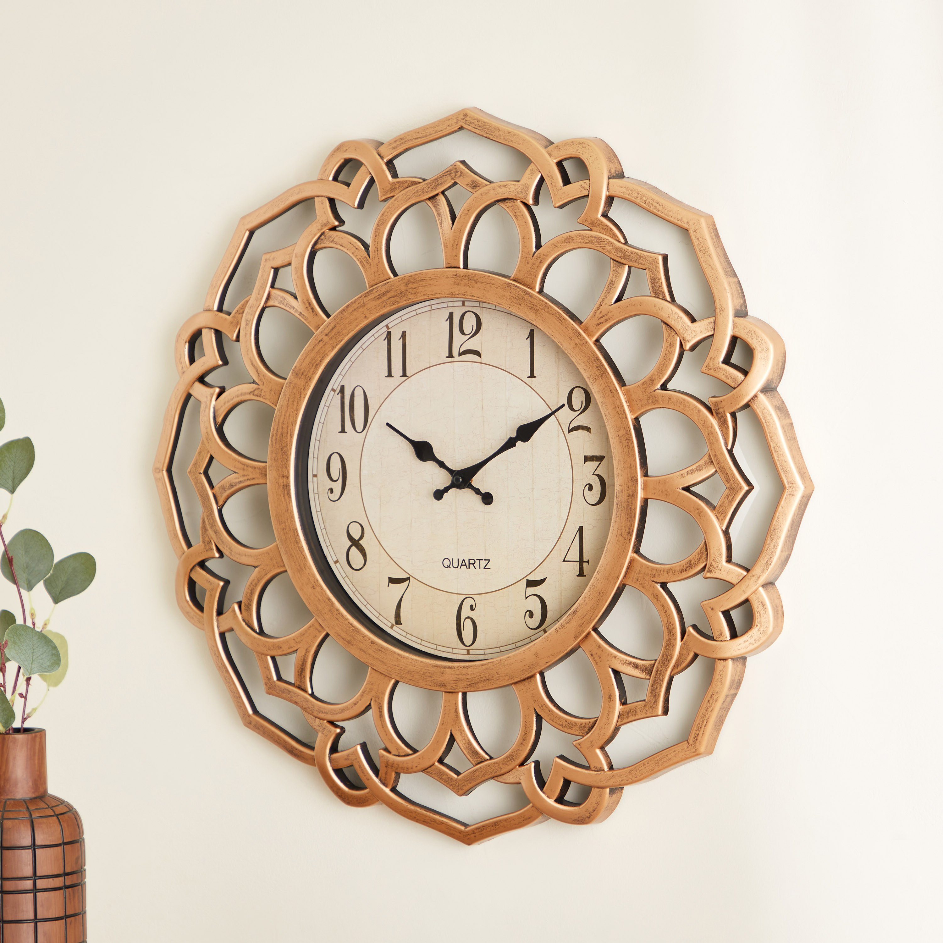 ساعة حائط بحواف من دلفين - 61x5 سم-hbxdiningroom-decorandaccessories-clocks-image-2