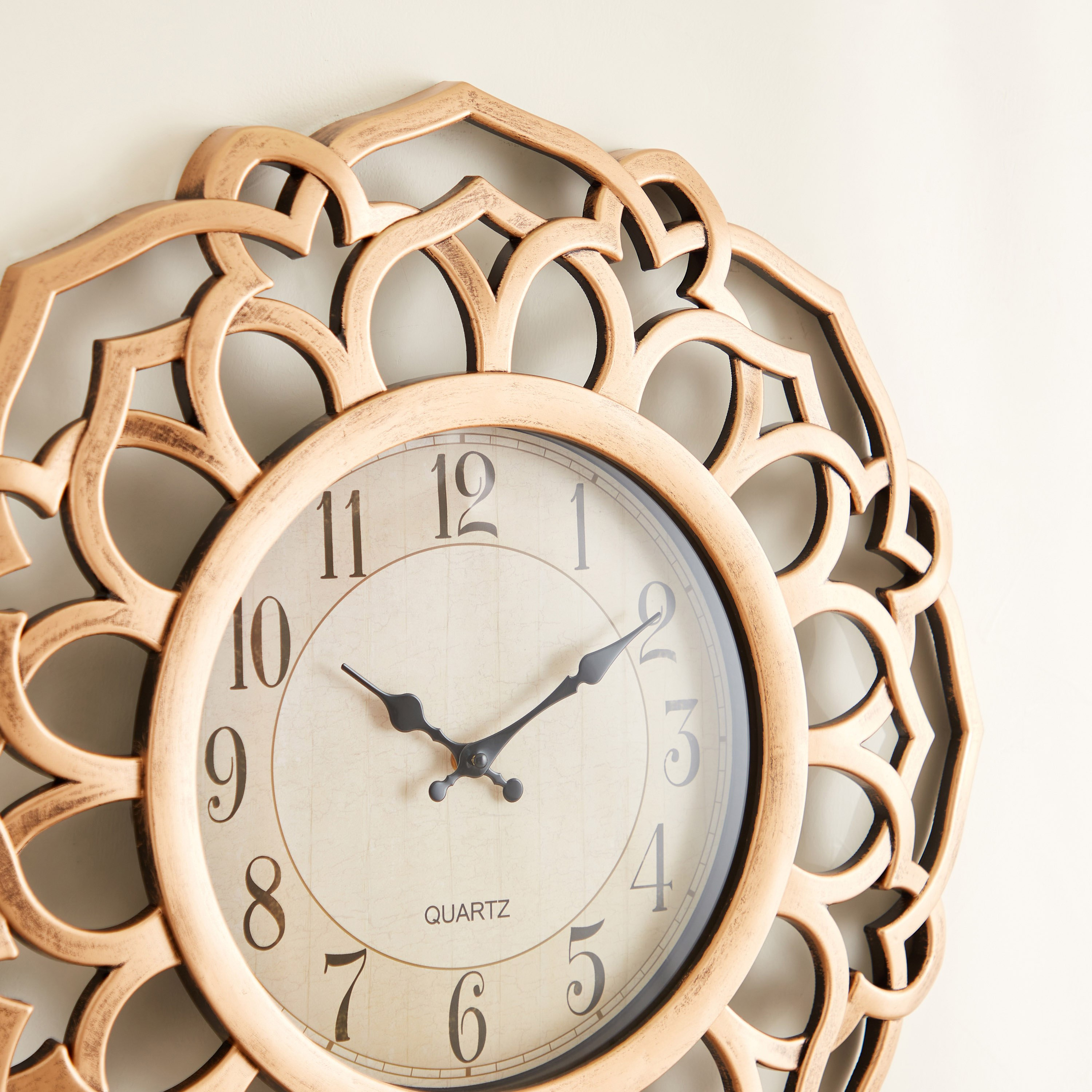 ساعة حائط بحواف من دلفين - 61x5 سم-hbxdiningroom-decorandaccessories-clocks-image-3