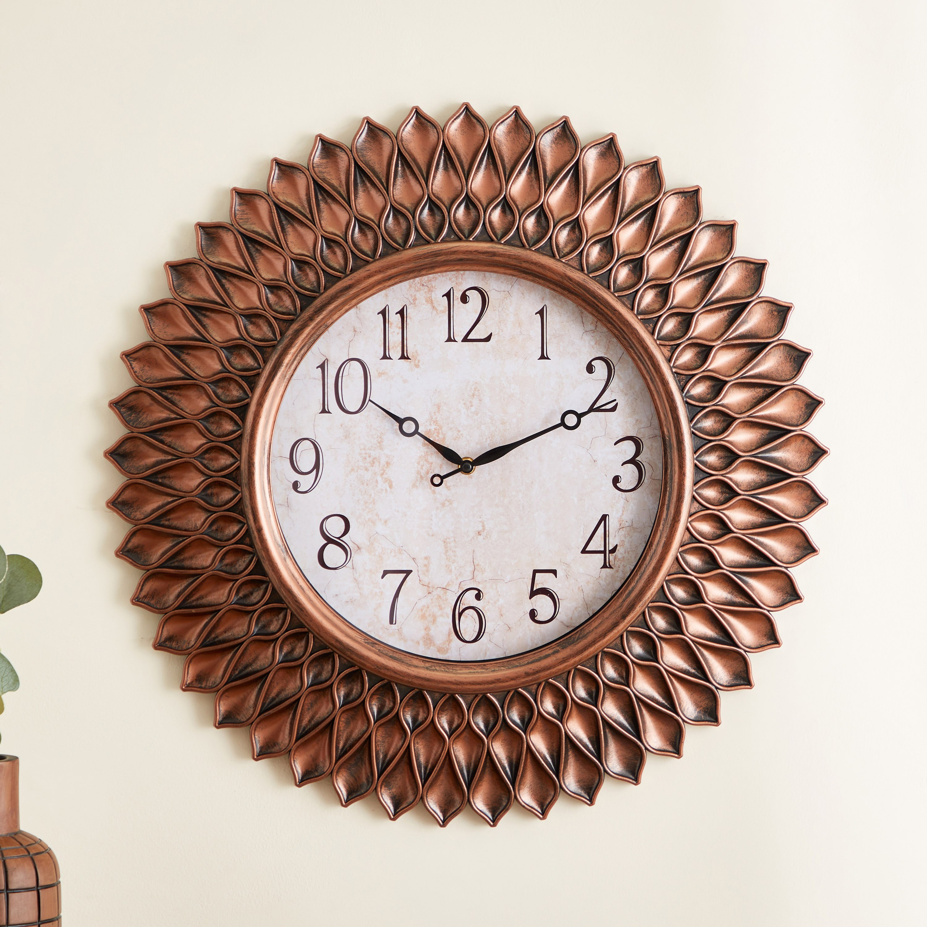 ساعة حائط بحواف بشكل بتلات مدببة من دلفين - 55x5 سم-hbxdiningroom-decorandaccessories-clocks-image-1