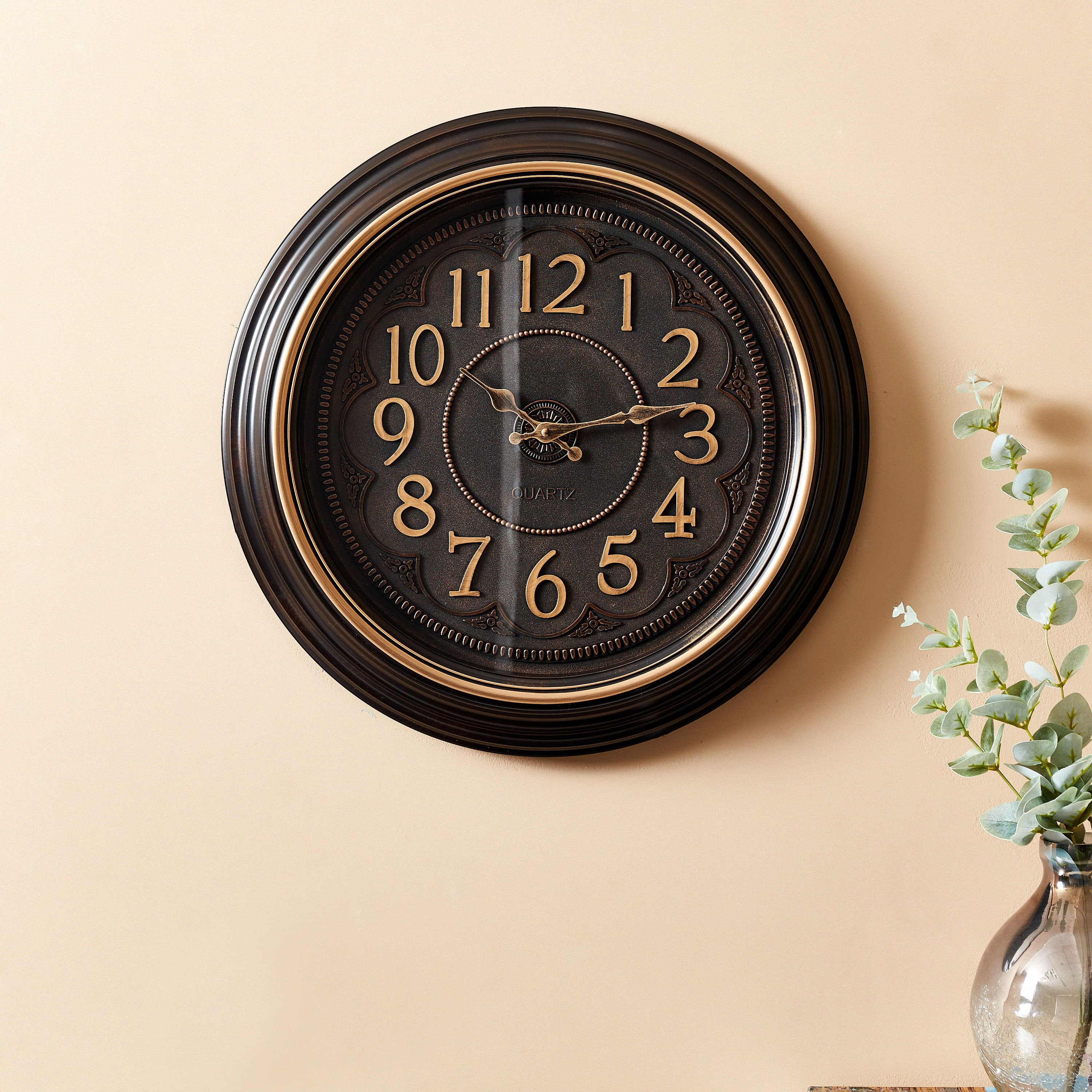 ساعة حائط بإطار معدن من ديلفين-hbxdiningroom-decorandaccessories-clocks-image-1