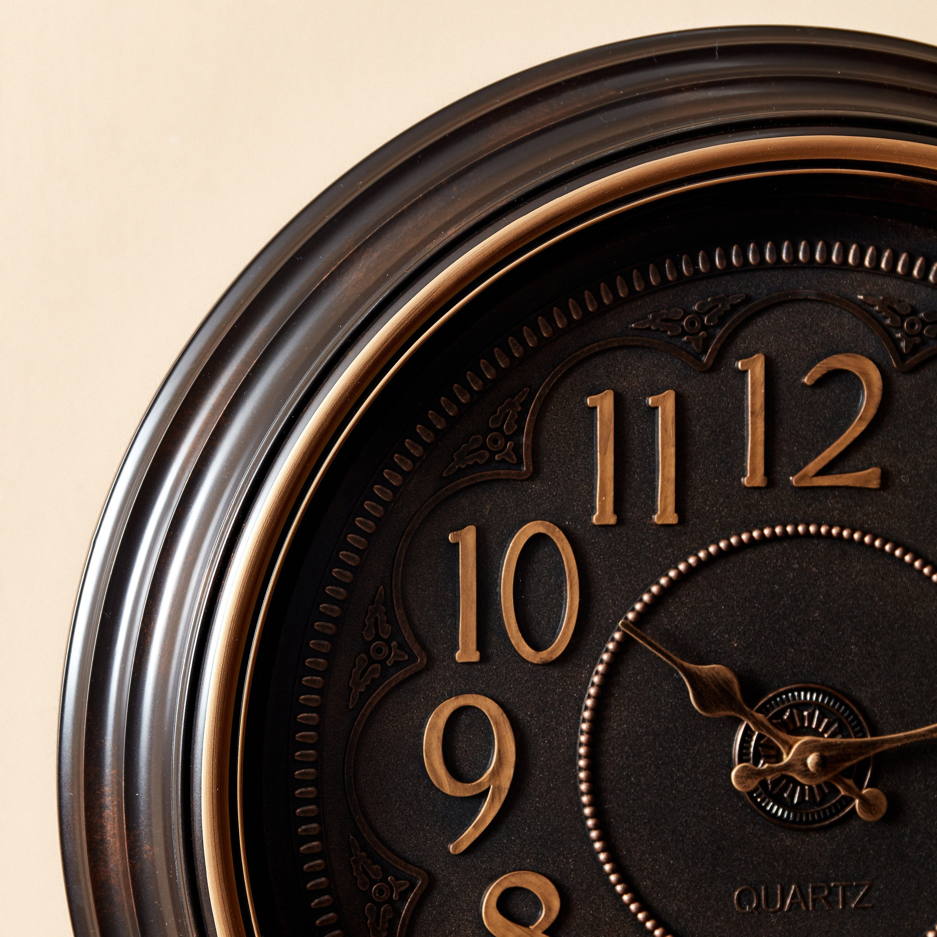ساعة حائط بإطار معدن من ديلفين-hbxdiningroom-decorandaccessories-clocks-image-3