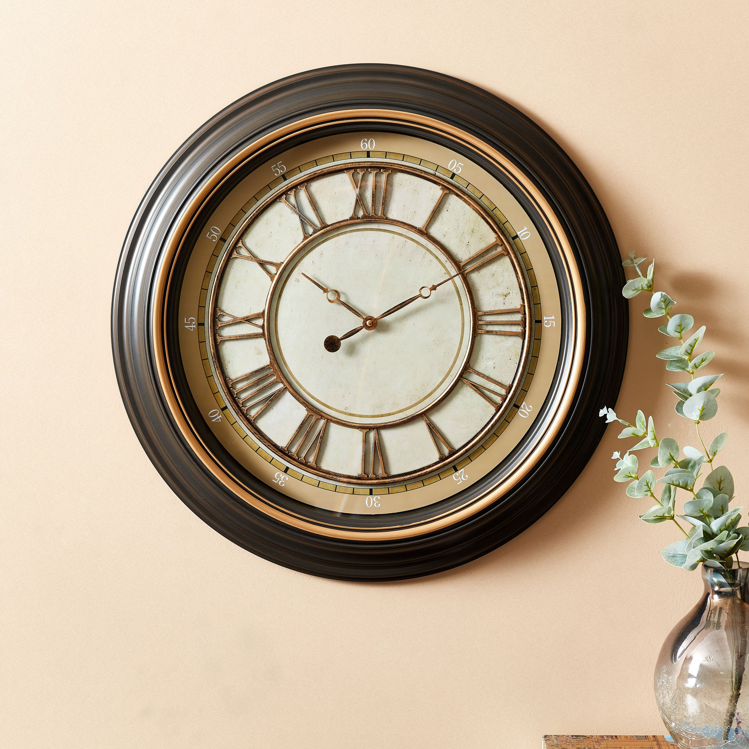 ساعة حائط بأرقام رومانية من ديلفين-hbxdiningroom-decorandaccessories-clocks-image-1