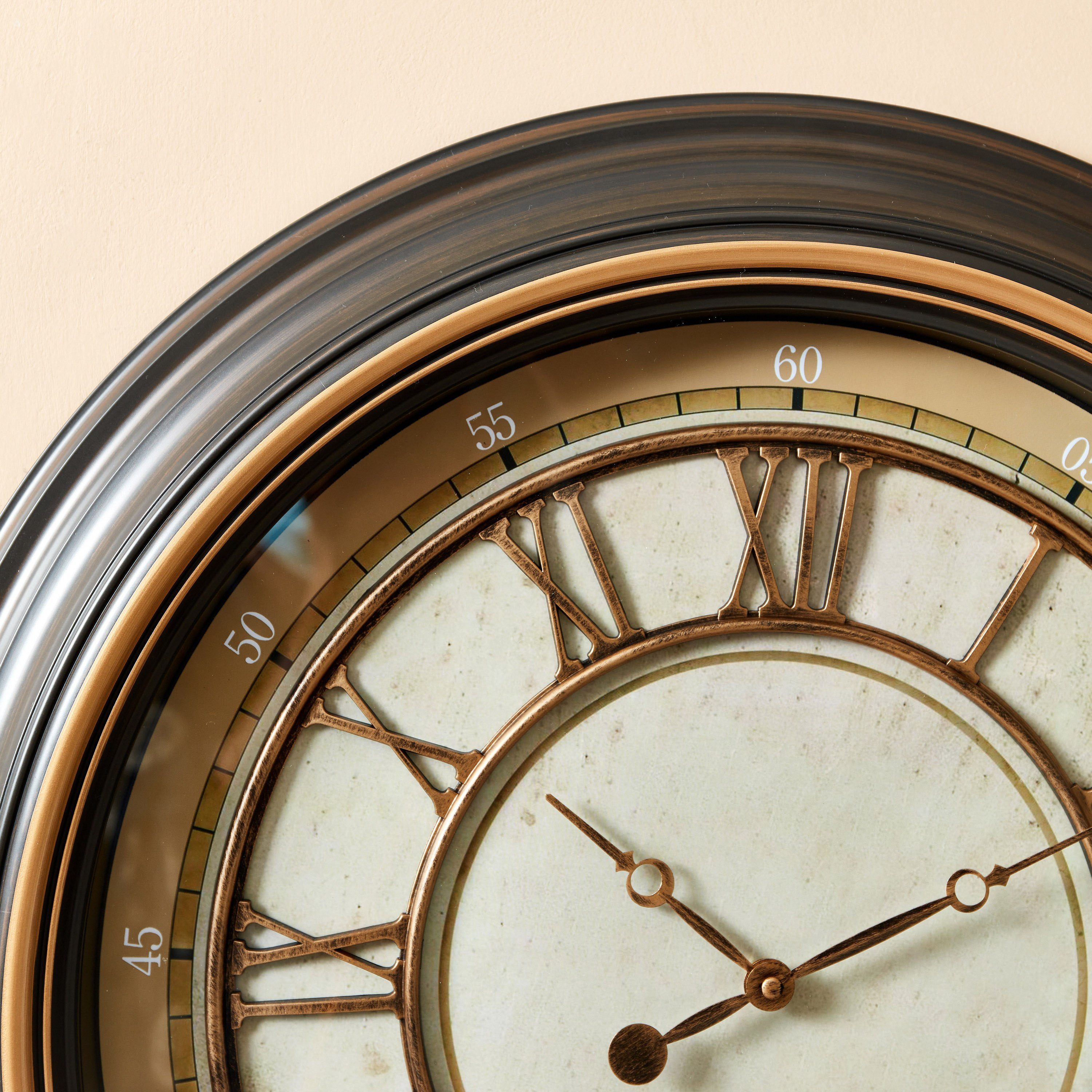 ساعة حائط بأرقام رومانية من ديلفين-hbxdiningroom-decorandaccessories-clocks-image-3