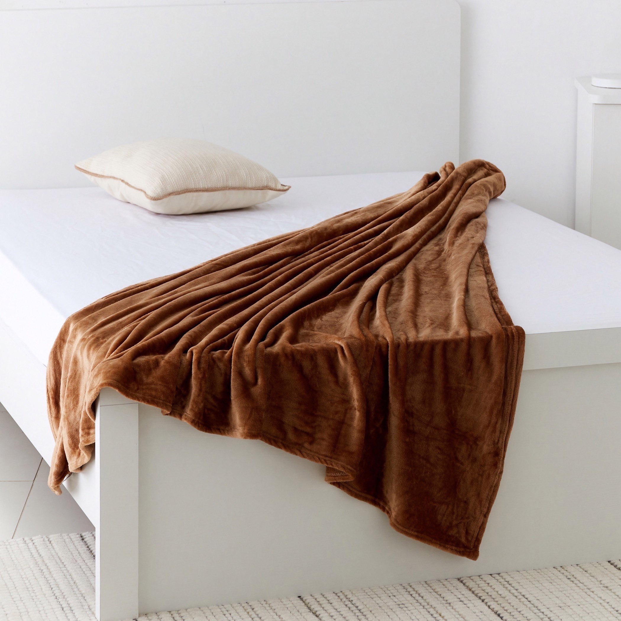 Nova Solid Flannel Queen Blanket - 200x220 cm-hbxhomeware-hbxbedroom-image-2