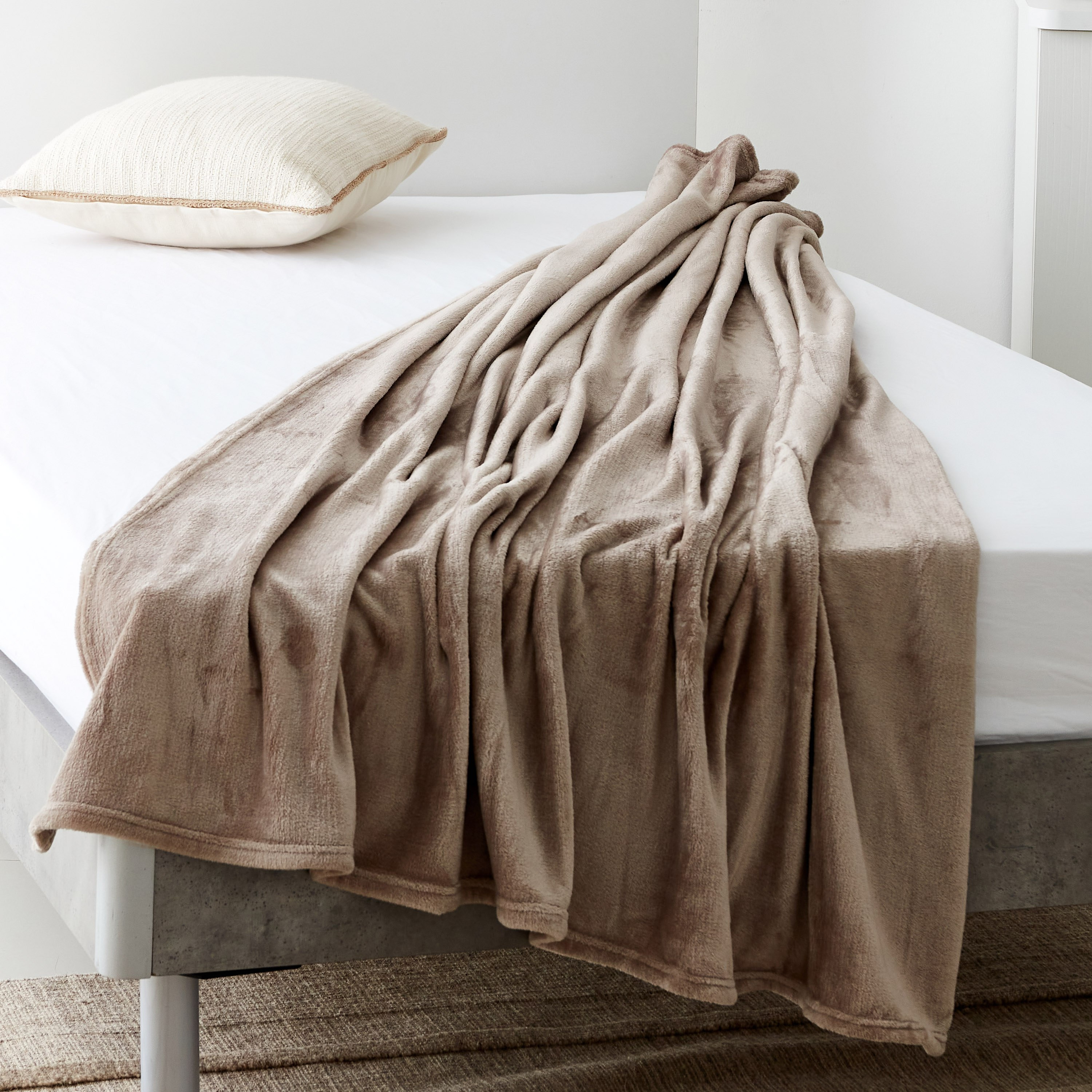 بطانية فلانيل مزدوجة سادة من نوفا - 150x200 سم-hbxhomeware-hbxbedroom-image-2