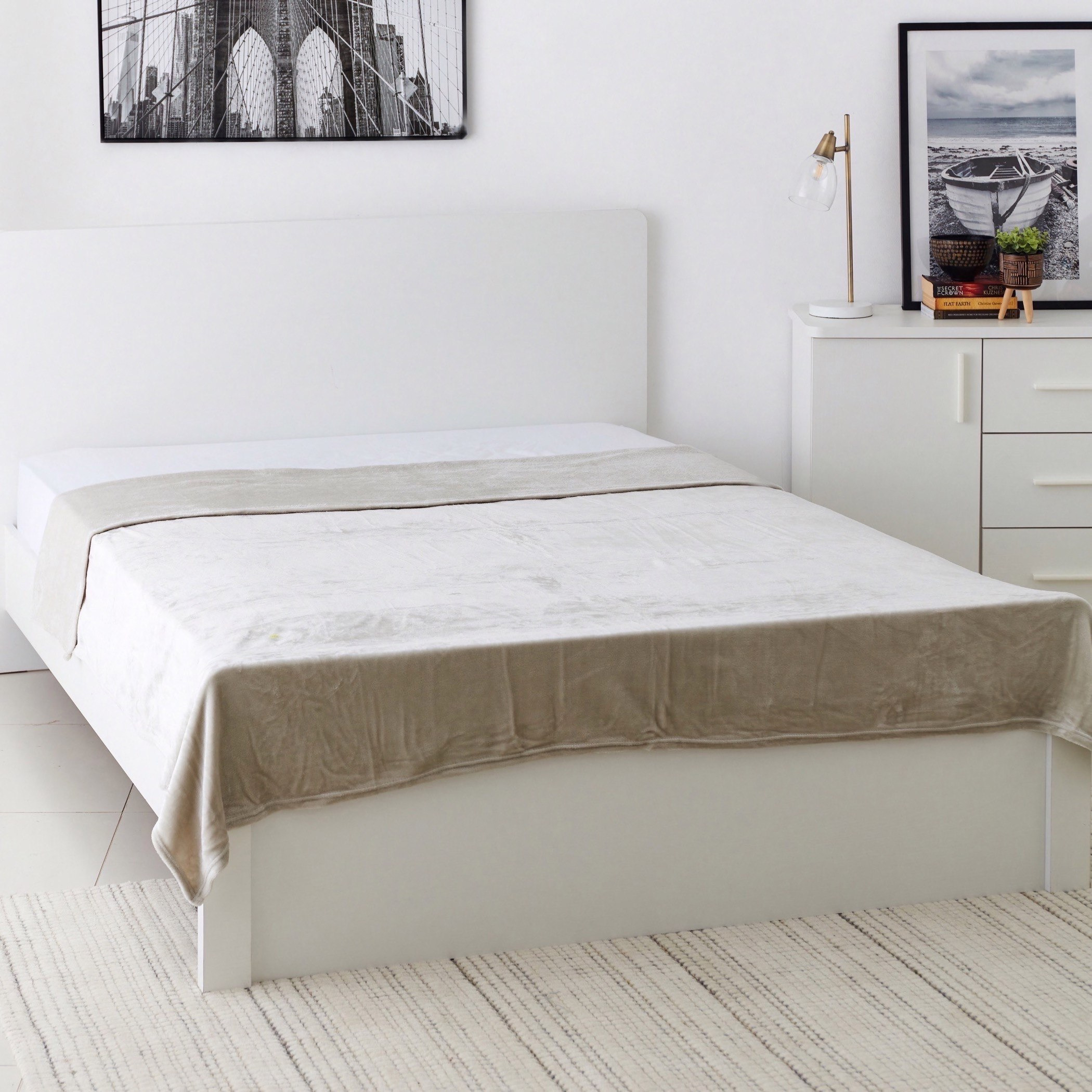 Nova Solid Flannel Twin Blanket - 150x200 cm-hbxhomeware-hbxbedroom-image-1