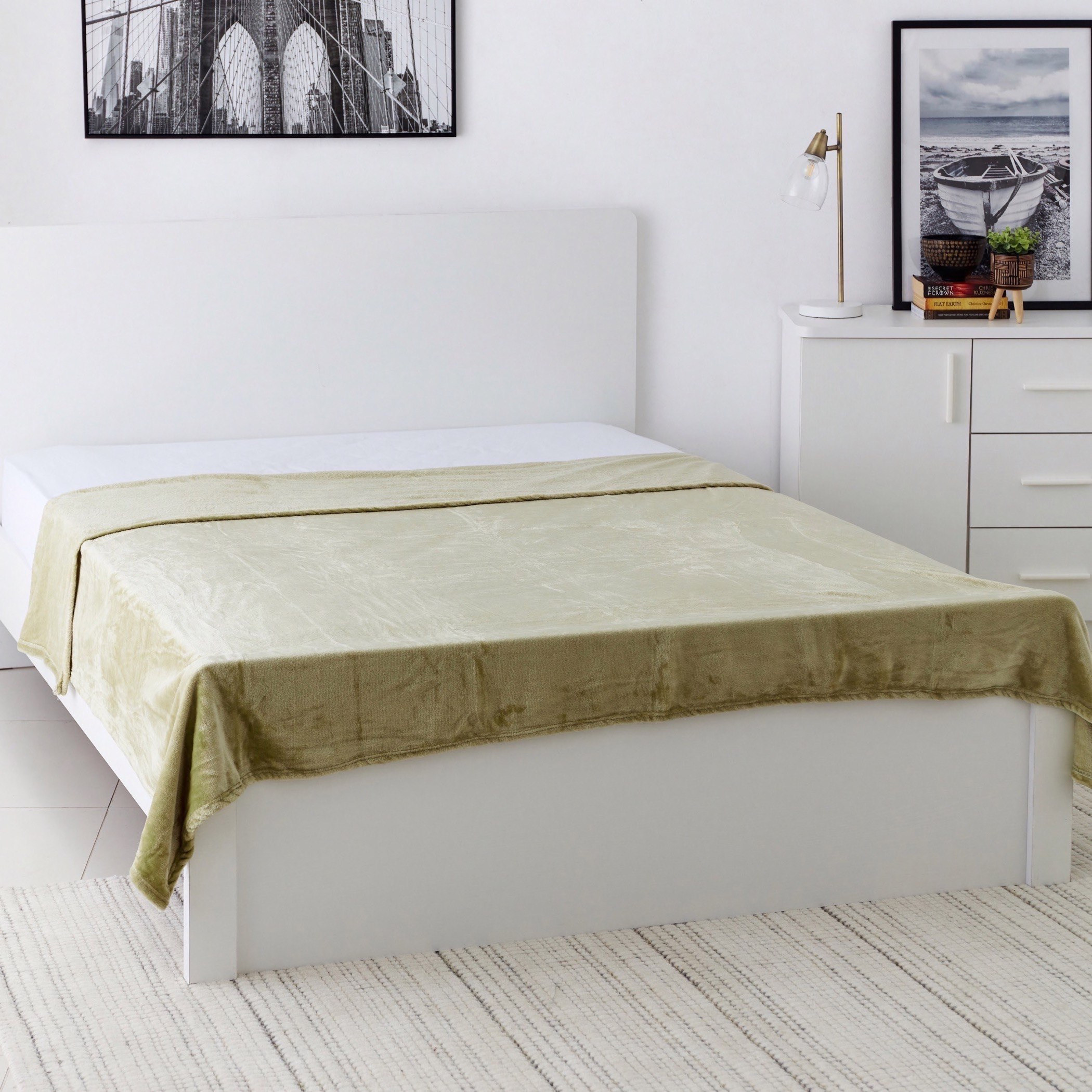 Nova Solid Flannel Twin Blanket - 150x200 cm-hbxhomeware-hbxbedroom-image-1