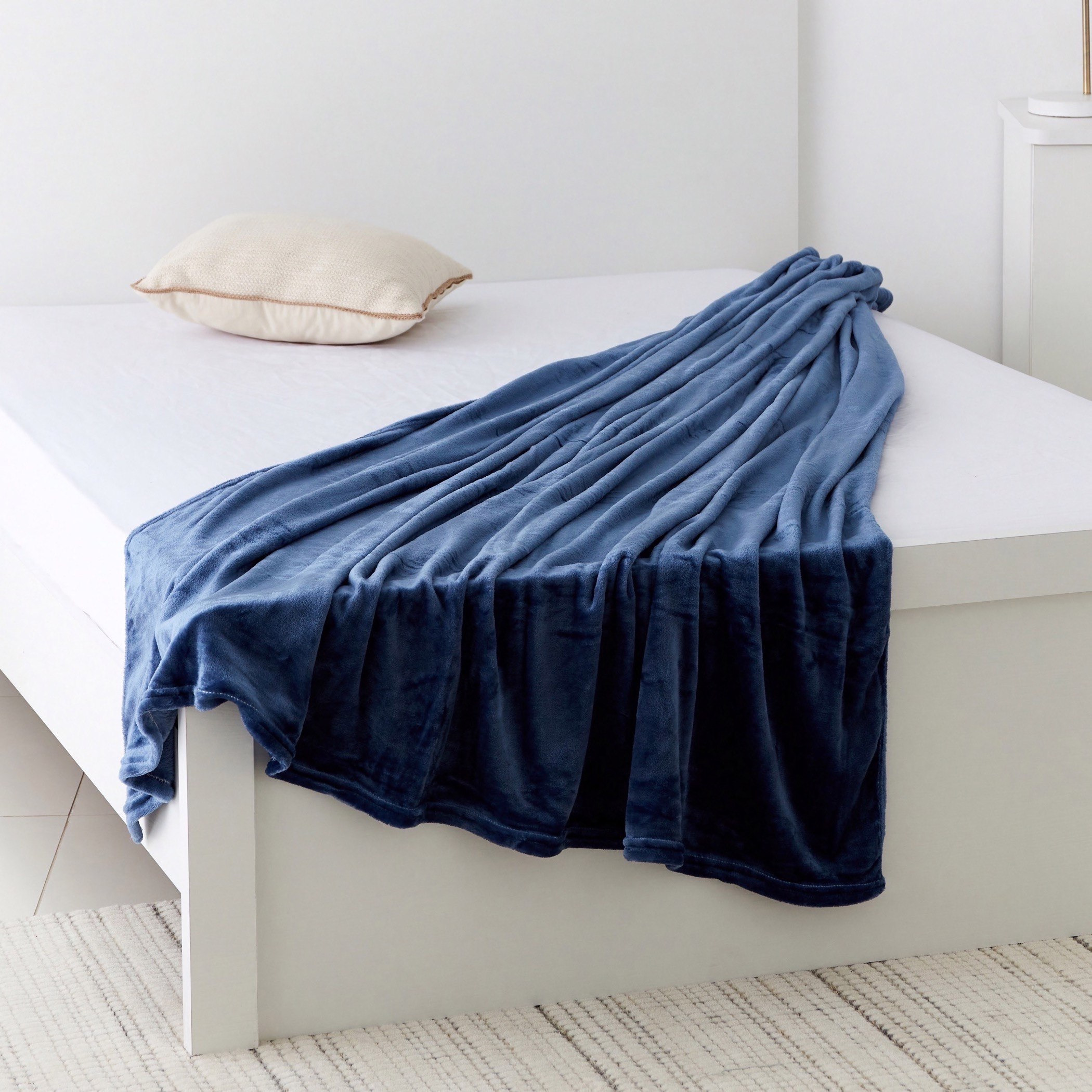 بطانية فلانيل كوين سادة من نوفا - 200x220 سم-hbxhomeware-hbxbedroom-image-2