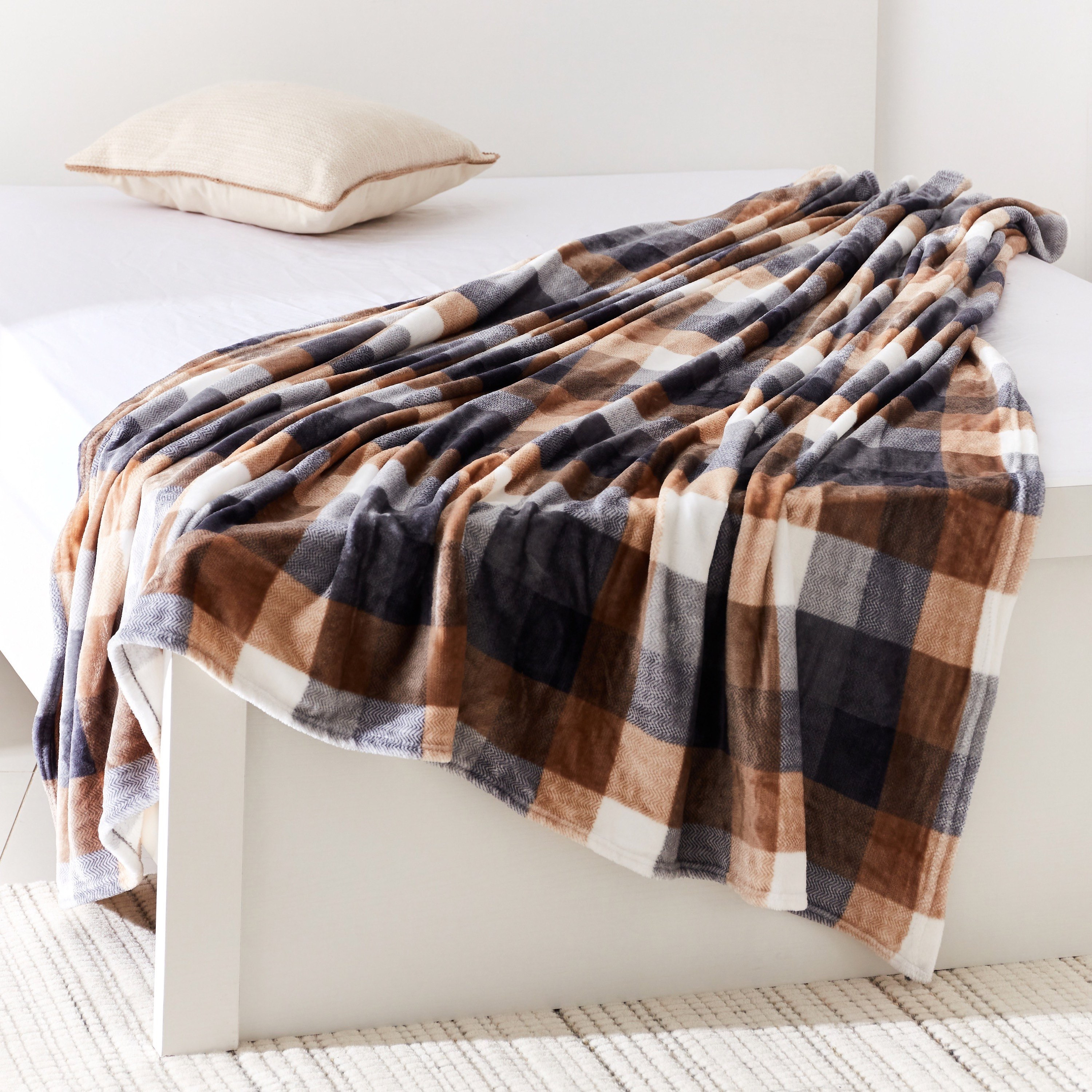 بطانية مزدوجة فلانيل بطبعات كاروهات من ماتريكس - 150x200 سم-hbxhomeware-hbxbedroom-image-2