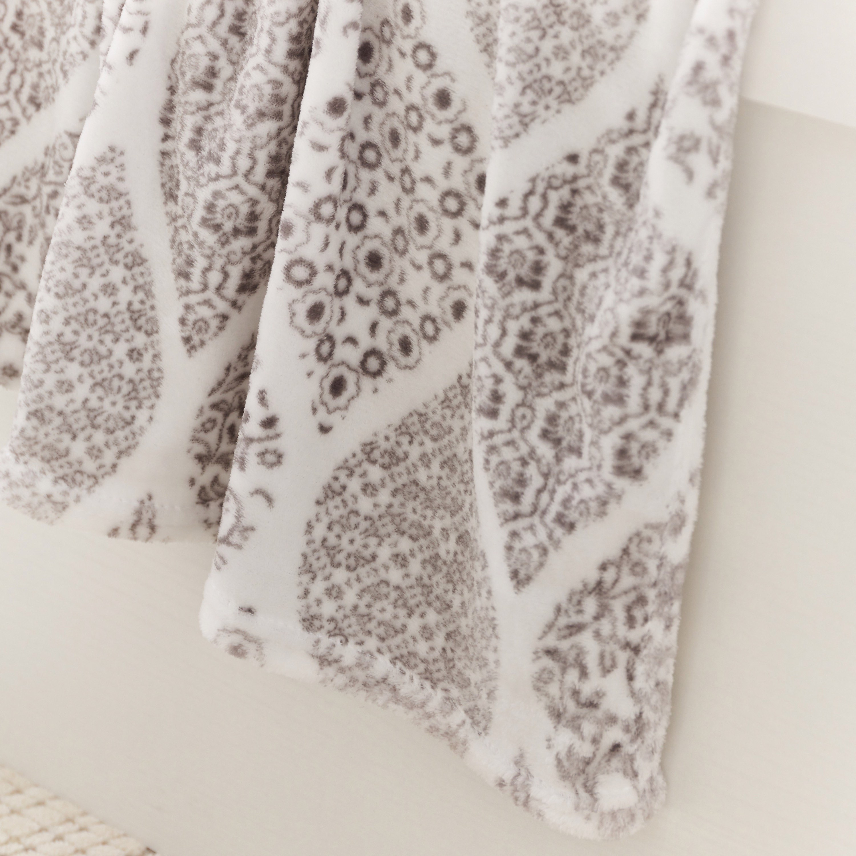 بطانية مزدوجة فلانيل بطبعات من ماتريكس مونو - 150x200 سم-hbxhomeware-hbxbedroom-image-4